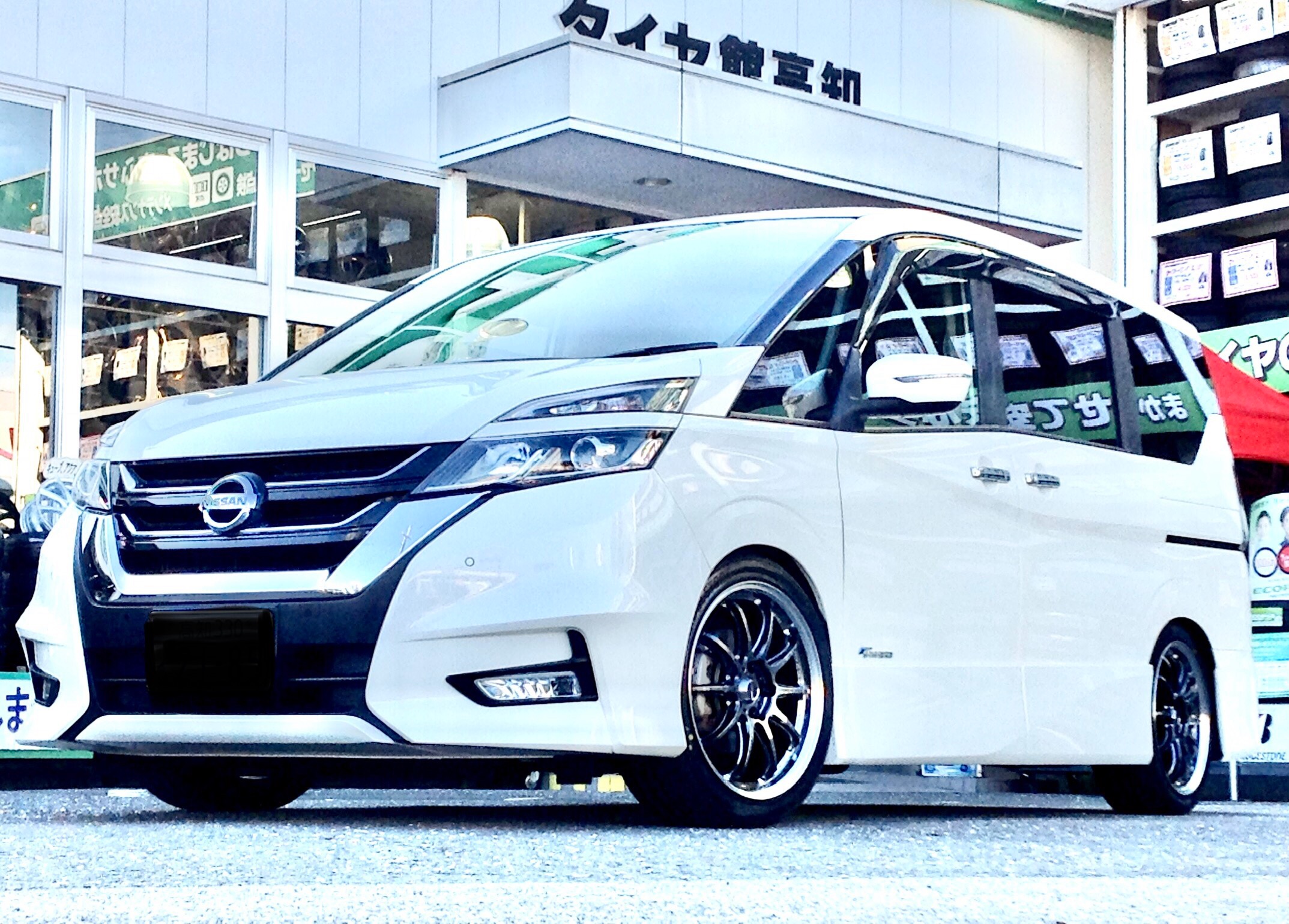 セレナ ホイールチェンジ | 店舗おススメ情報 | タイヤ館 高知（高知県）