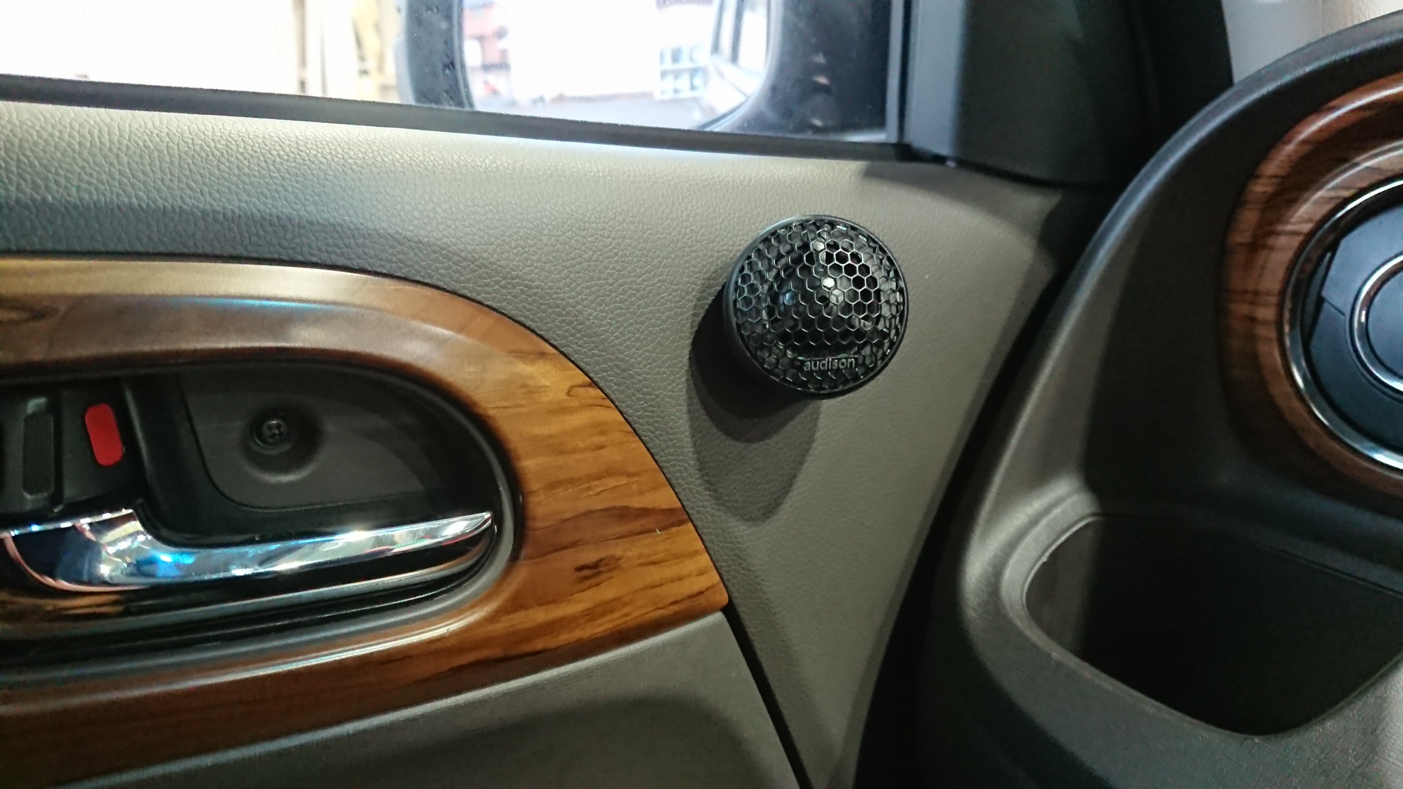 ホンダ N One スピーカー取り付け ホンダ N One Av ナビ機器 カー用品取付 Av商品取付 サービス事例 タイヤ館 大分 タイヤからはじまる トータルカーメンテナンス タイヤ館グループ