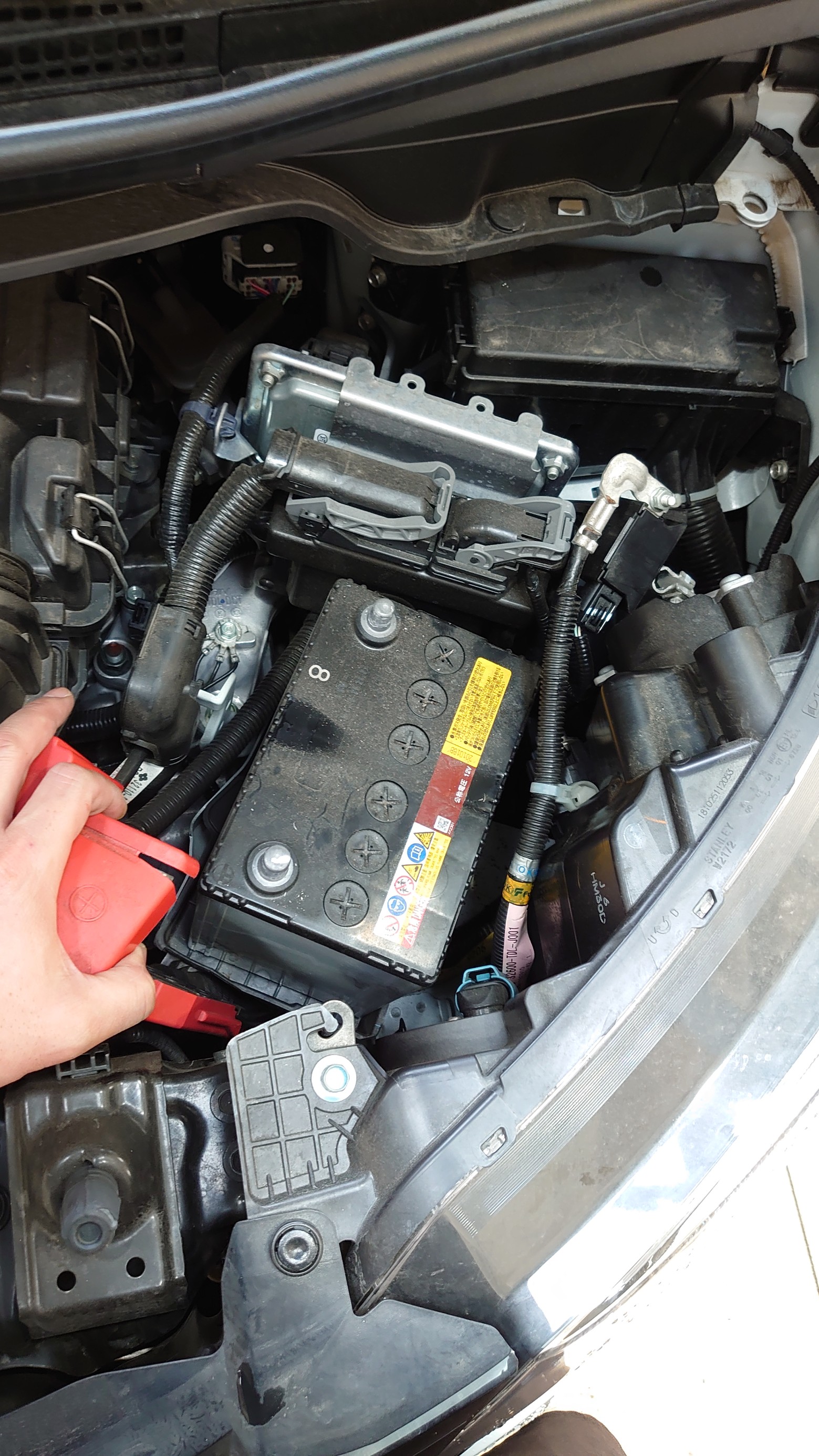 ホンダ フリードハイブリッド Gb7 バッテリー ワイパー交換 パナソニック カオス 60b19l ワイパー ベロフ アイビューティーフラットワイパー ホンダ フリード メンテナンス商品 その他 無料安全点検 施工事例 入荷情報 タイヤ館 行橋 タイヤからはじまる