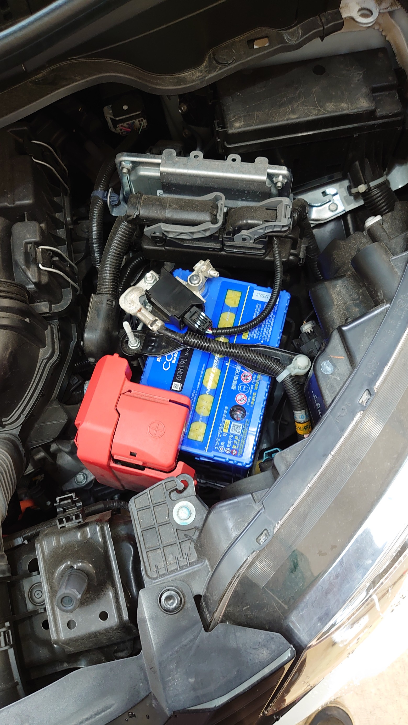 ホンダ フリードハイブリッド Gb7 バッテリー ワイパー交換 パナソニック カオス 60b19l ワイパー ベロフ アイビューティーフラットワイパー ホンダ フリード メンテナンス商品 その他 無料安全点検 施工事例 入荷情報 タイヤ館 行橋 タイヤからはじまる