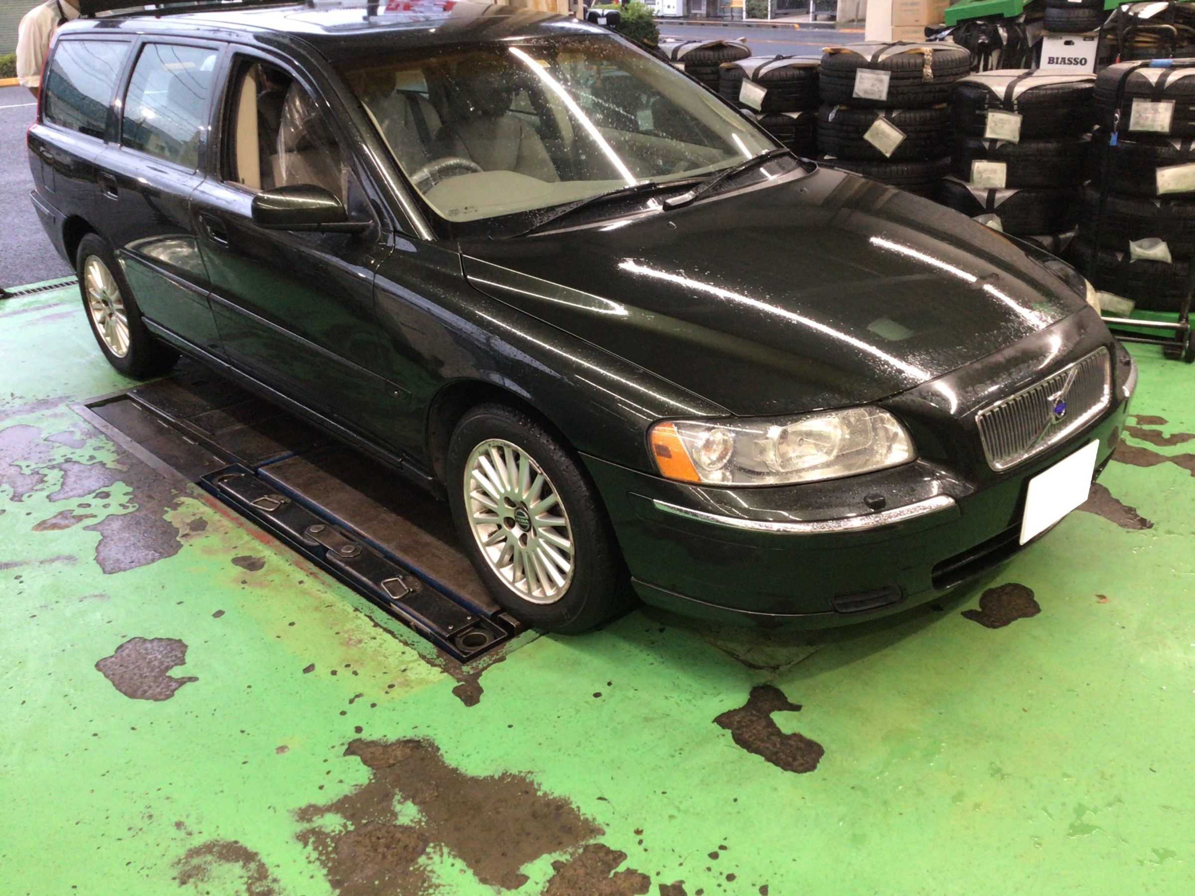 ボルボ V70 バッテリー交換☆ | ボルボ V70 メンテナンス商品