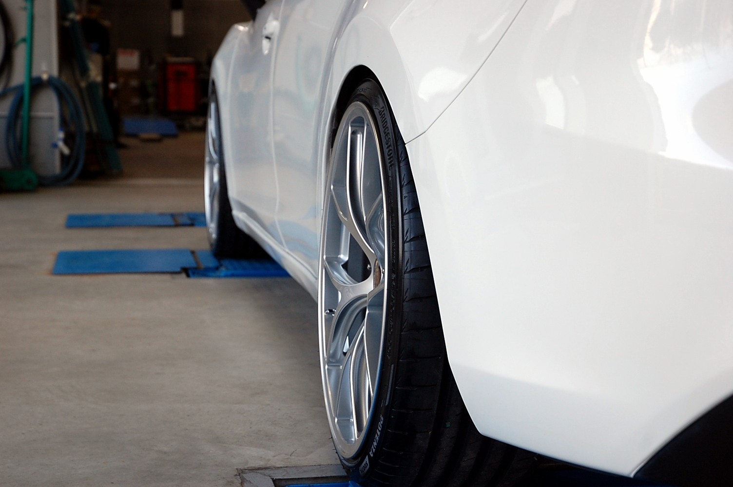 GJアテンザに「サンダアボルト」「BBS IR-D」 | マツダ アテンザワゴン