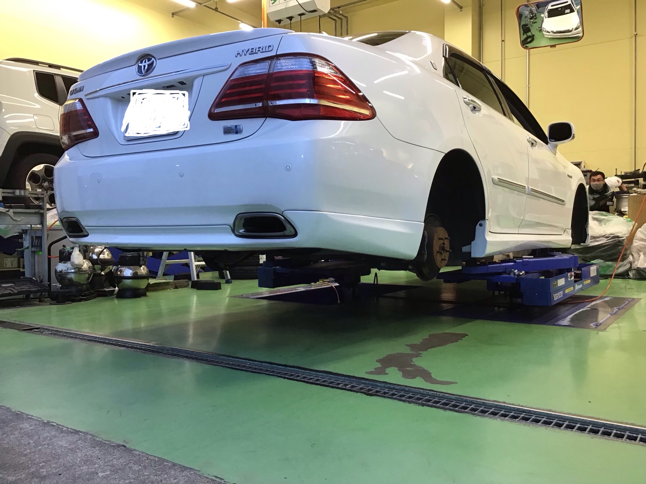 Toyota クラウンハイブリッド Gws２０４ タイヤ交換 トヨタ クラウン タイヤ タイヤ ホイール関連 タイヤ ホイール交換 サービス事例 タイヤ館 グリーンピットつくば研究学園 茨城県のタイヤ カー用品ショップ タイヤからはじまる トータルカー