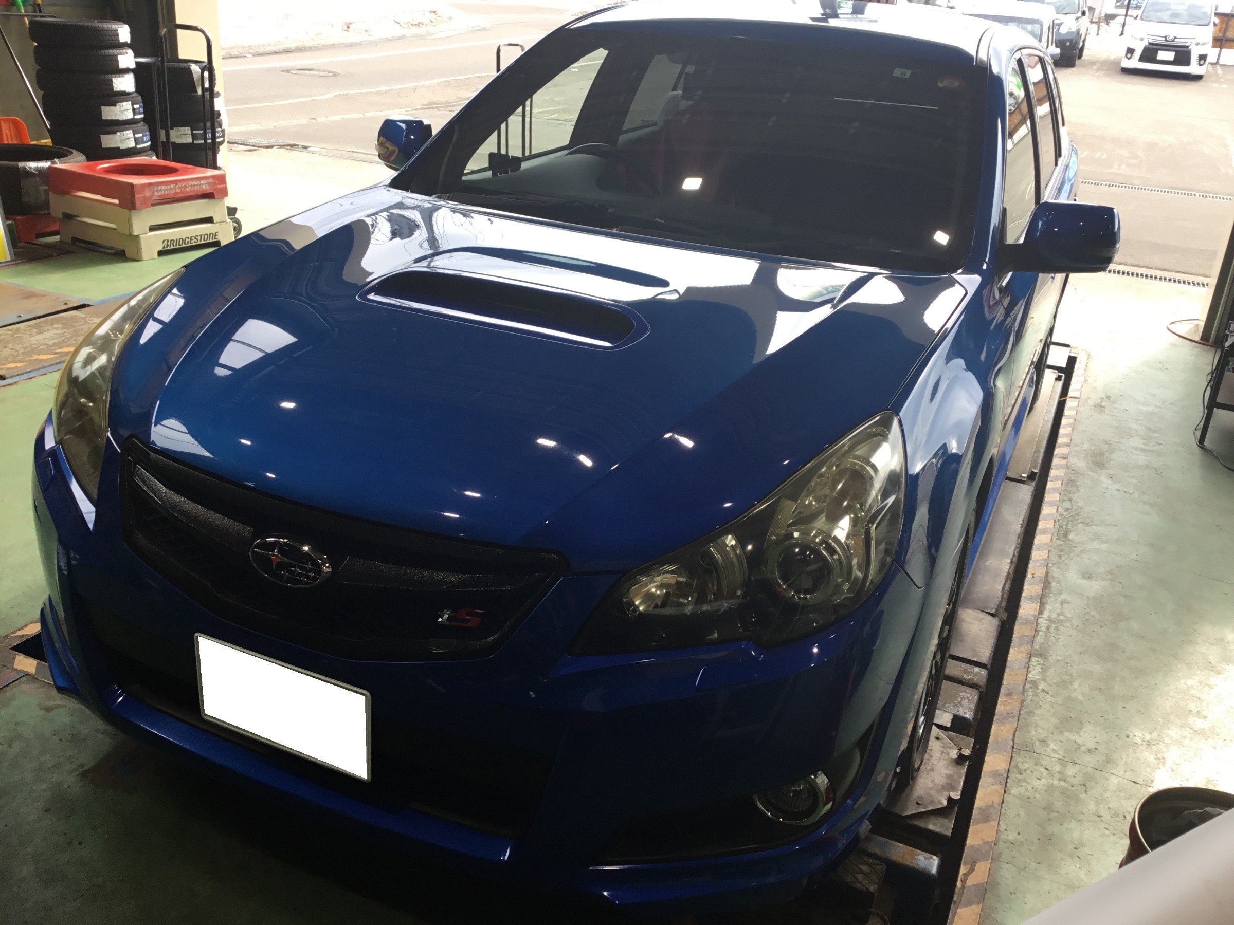 Subaru レガシィ Br Bm Gspeed Vrx2 4輪アライメント スバル レガシィ タイヤ タイヤ ホイール関連 タイヤ ホイール交換 窒素ガス充填 4輪トータルアライメント調整 バランサーシステム 各種ホイールメーカー取り扱いあり サービス事例 タイヤ館