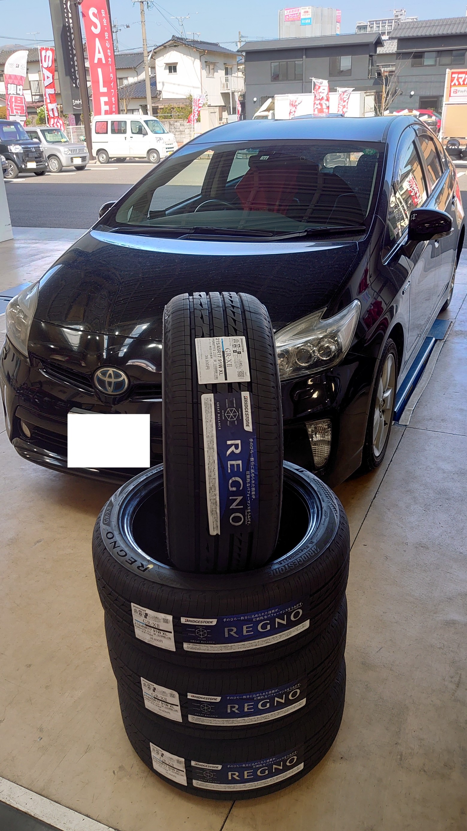 トヨタ プリウス(ZVW30) タイヤ交換 REGNO GR-XⅡ 215/45R17 | トヨタ