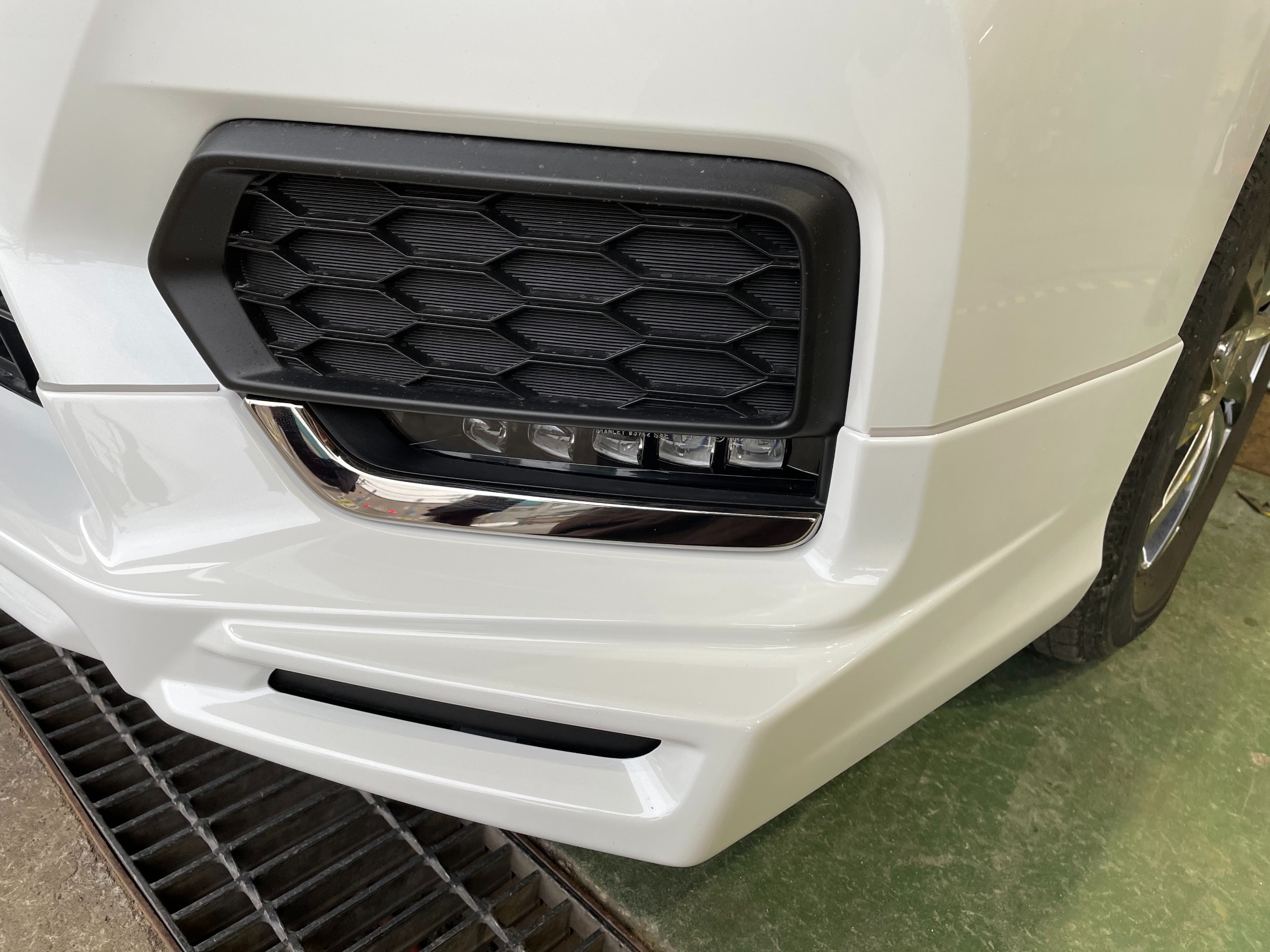 ステップワゴン 無限アンダースポイラー装着 ホンダ ステップワゴン その他 その他 エアロパーツ取付け サービス事例 タイヤ館 青森 タイヤからはじまる トータルカーメンテナンス タイヤ館グループ