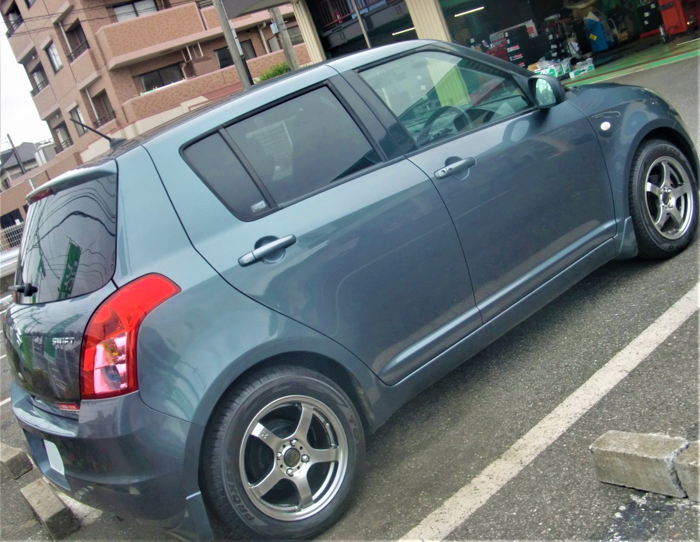 Zc11s型スイフト ショックアブソーバーのリフレッシュ交換 スズキ スイフト その他 パーツ取付 サスペンション取付 技術サービスブログ タイヤ館 鎌ヶ谷 千葉県のタイヤ カー用品ショップ タイヤからはじまる トータルカーメンテナンス タイヤ館グループ