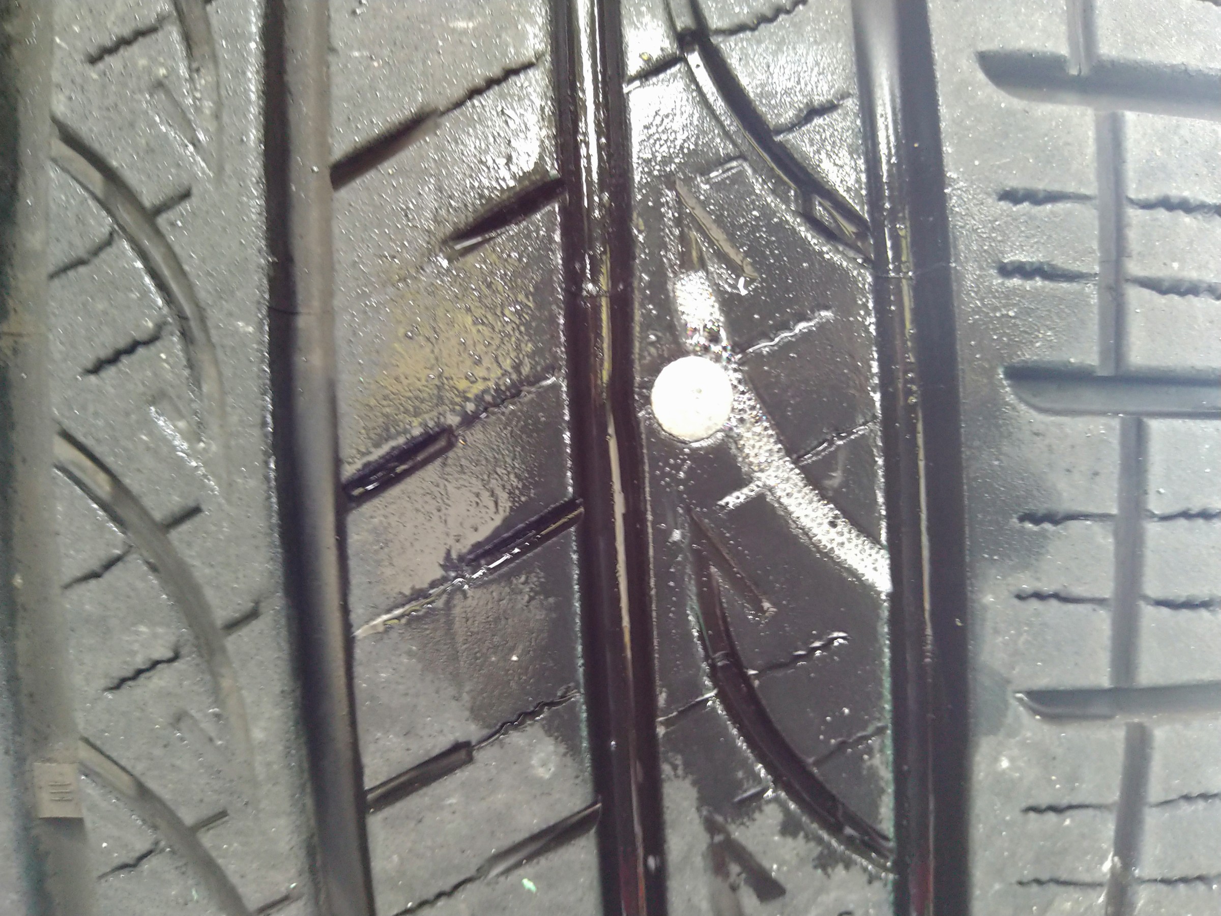 小倉 北 店 Rav4 パンク 修理 作業 させていただきました 作業取付情報 タイヤ館 小倉北 タイヤからはじまる トータルカーメンテナンス タイヤ館グループ