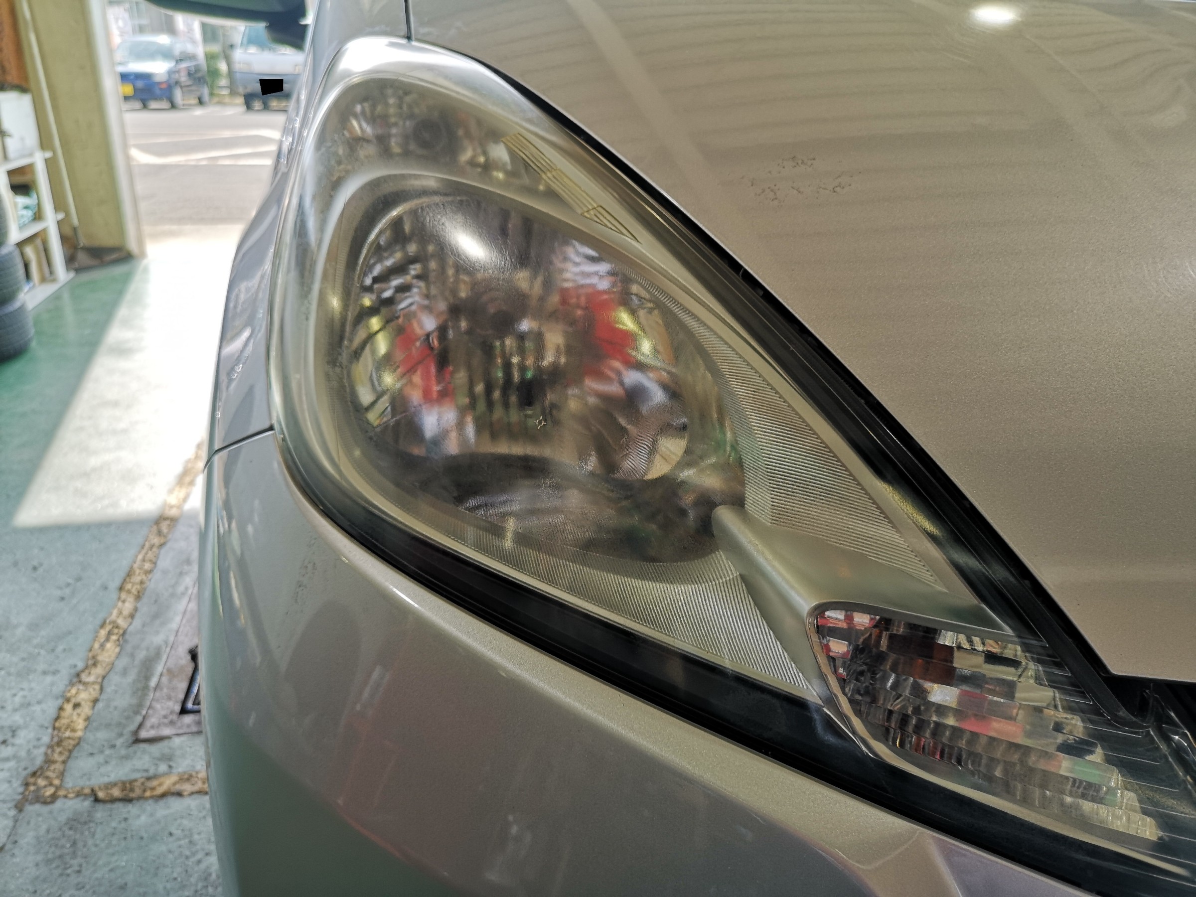 ホンダ フィット ヘッドライト磨き コーティング ホンダ フィット メンテナンス商品 その他 ヘッドライト磨き コーティング サービス事例 タイヤ館 秋田 秋田県のタイヤ カー用品ショップ タイヤからはじまる トータルカーメンテナンス タイヤ館グループ