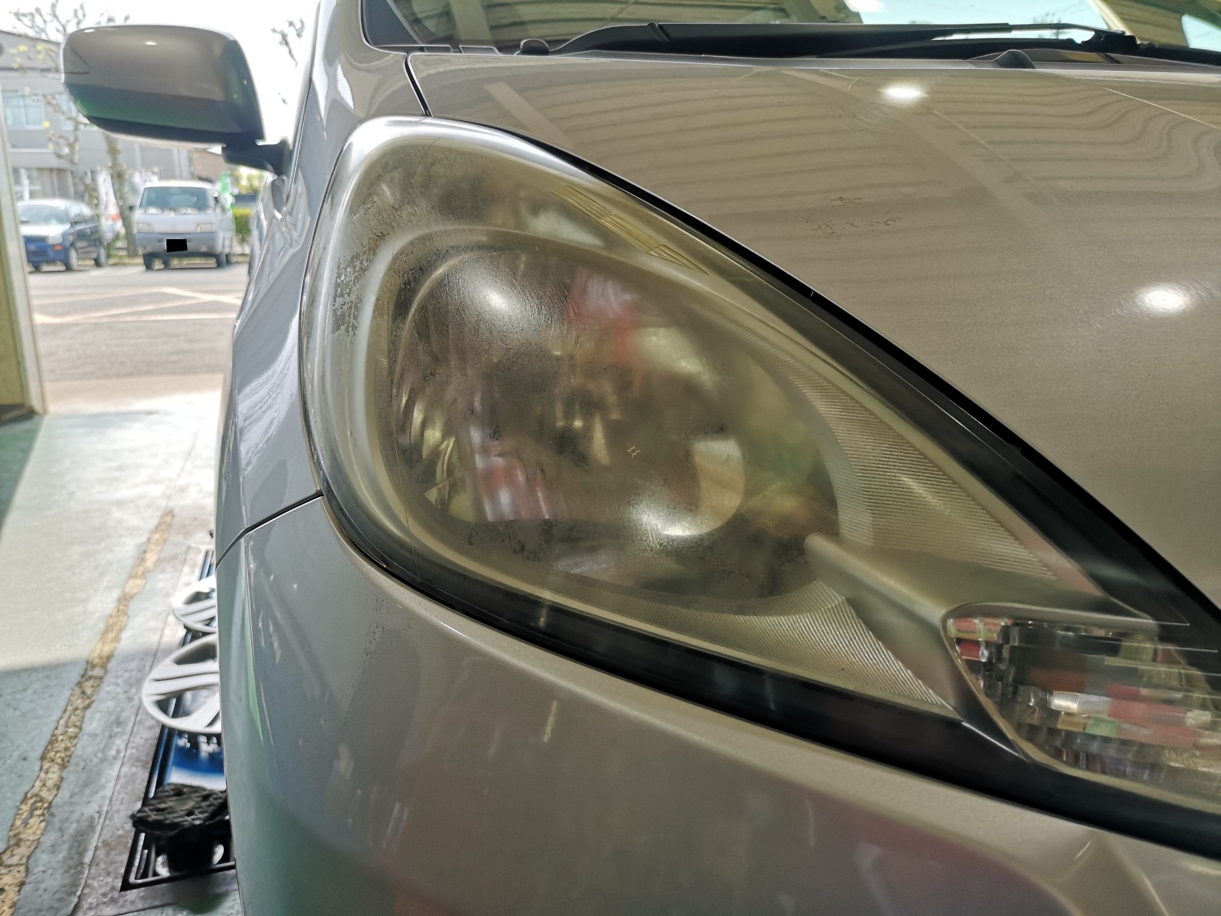 ホンダ フィット ヘッドライト磨き コーティング ホンダ フィット メンテナンス商品 その他 ヘッドライト磨き コーティング サービス事例 タイヤ館 秋田 秋田県のタイヤ カー用品ショップ タイヤからはじまる トータルカーメンテナンス タイヤ館グループ
