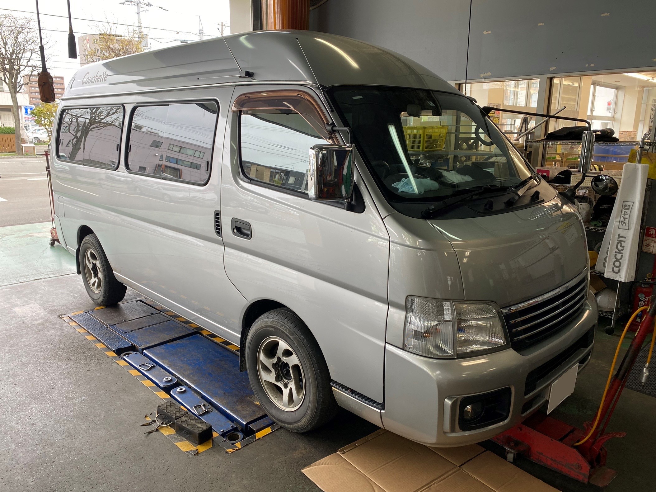 日産 キャラバン(E25)のショックアブソーバー交換と4輪アライメント