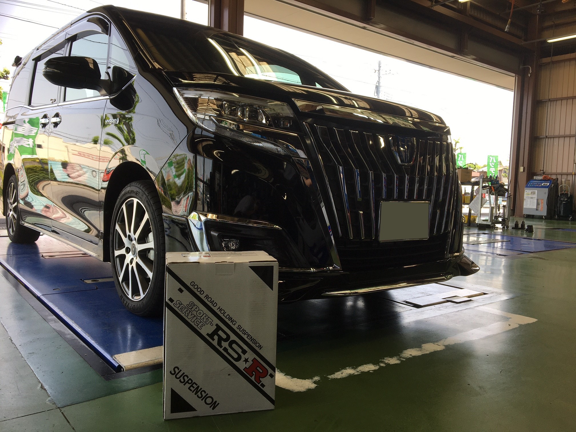 トヨタ・エスクァイア・ZWR80G】 ダウンサス交換 | 店舗おススメ