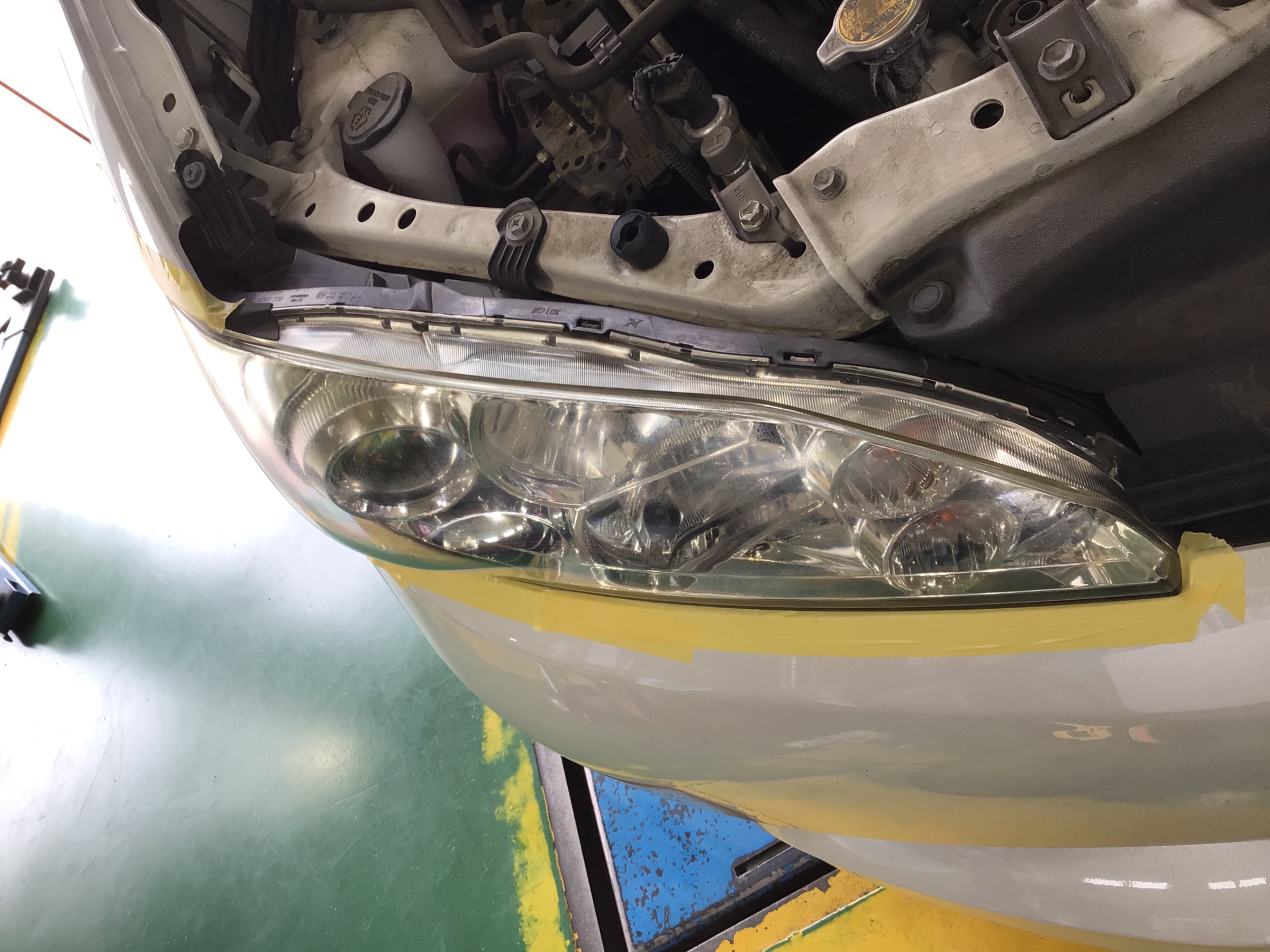 かなり曇ってしまったヘッドライト。