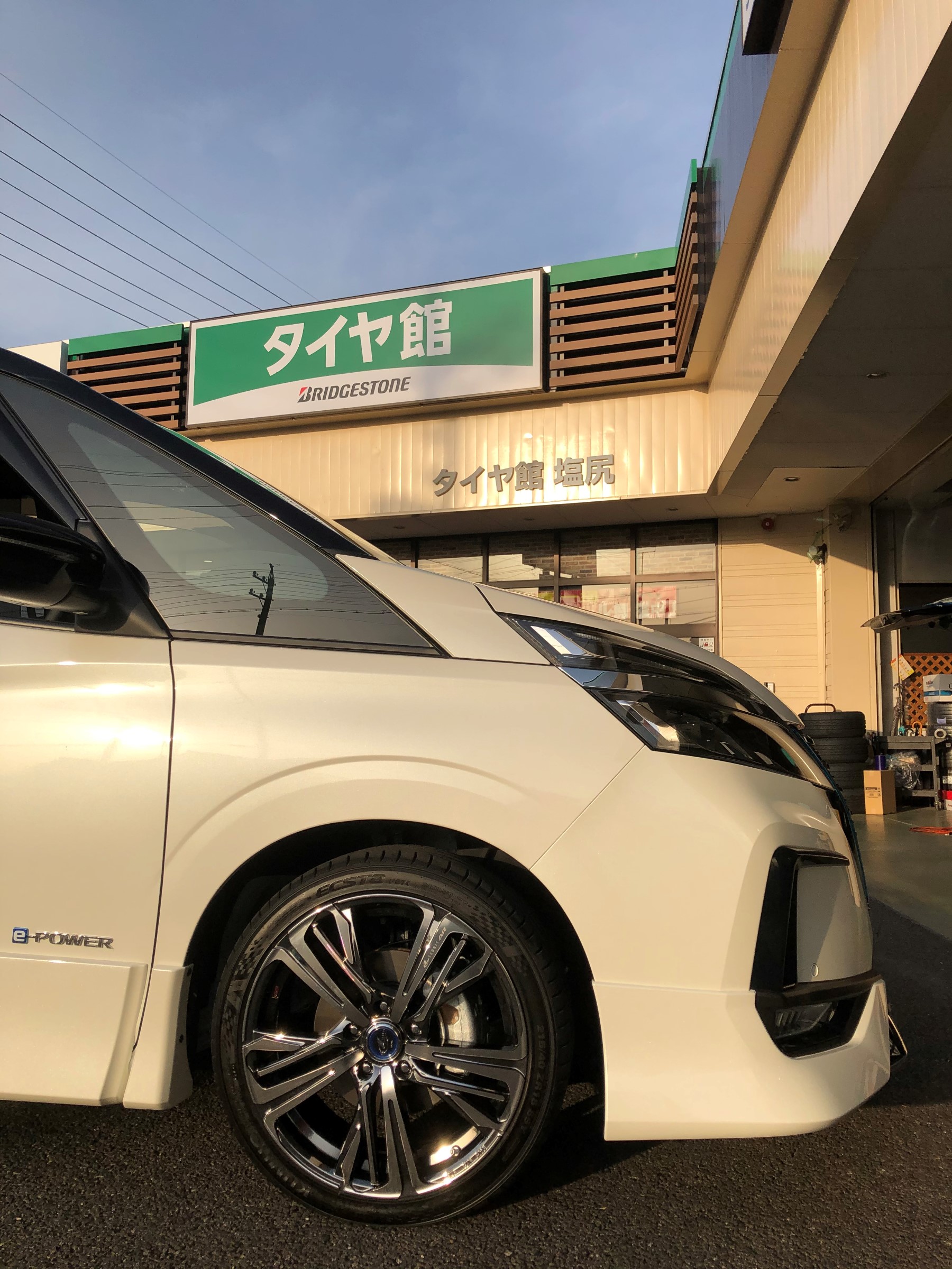 RS-R_Ti2000 DOWN]HC27 セレナ_e-パワー XV(2WD_1200 HV_H30/3