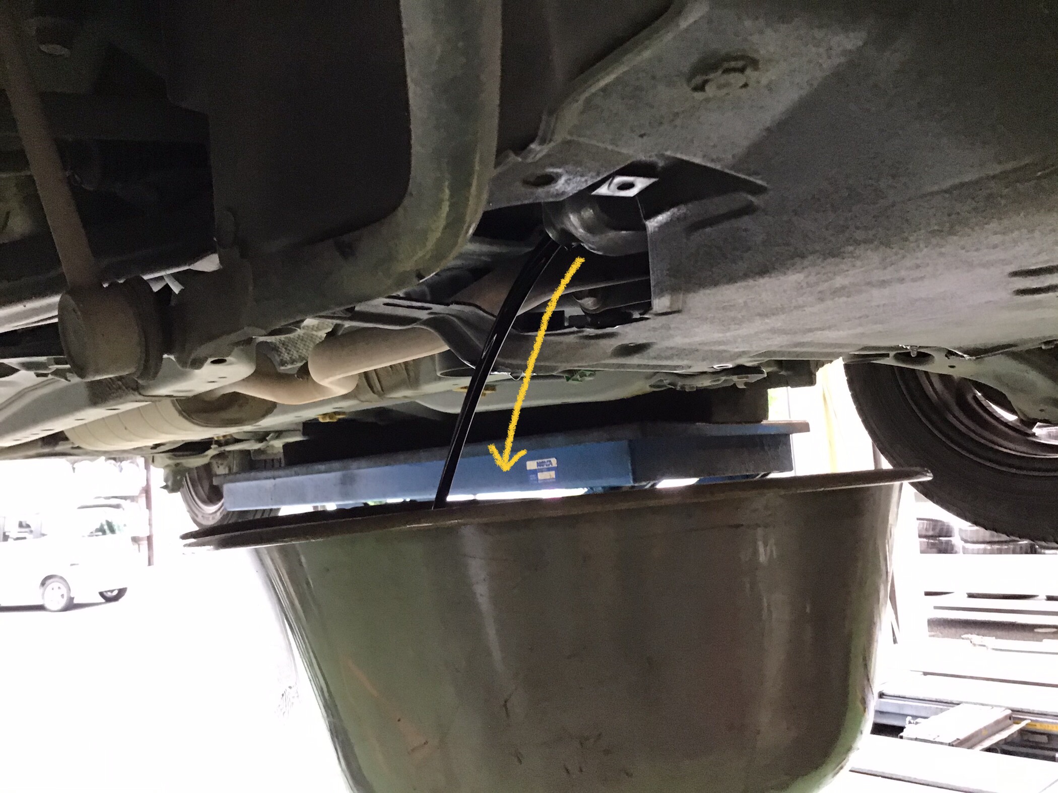 トヨタ タンク 】オイル・エレメント交換  スタッフ日記  タイヤ館 