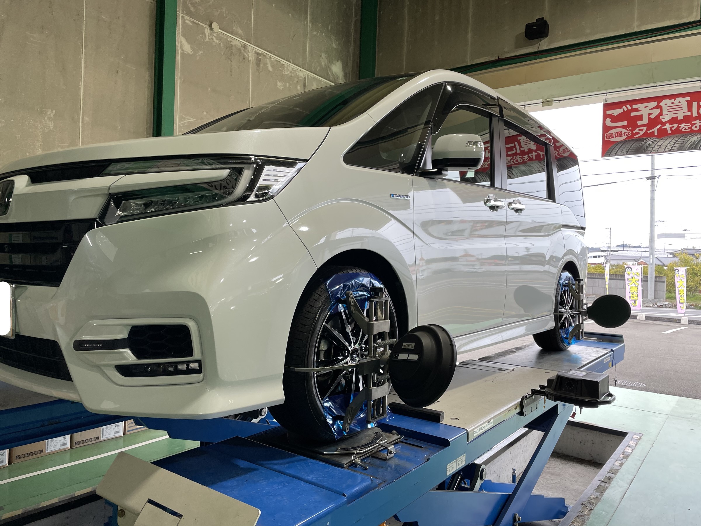 ステップワゴンスパーダ RP5 タイヤホイール取り付け LEONIS GX