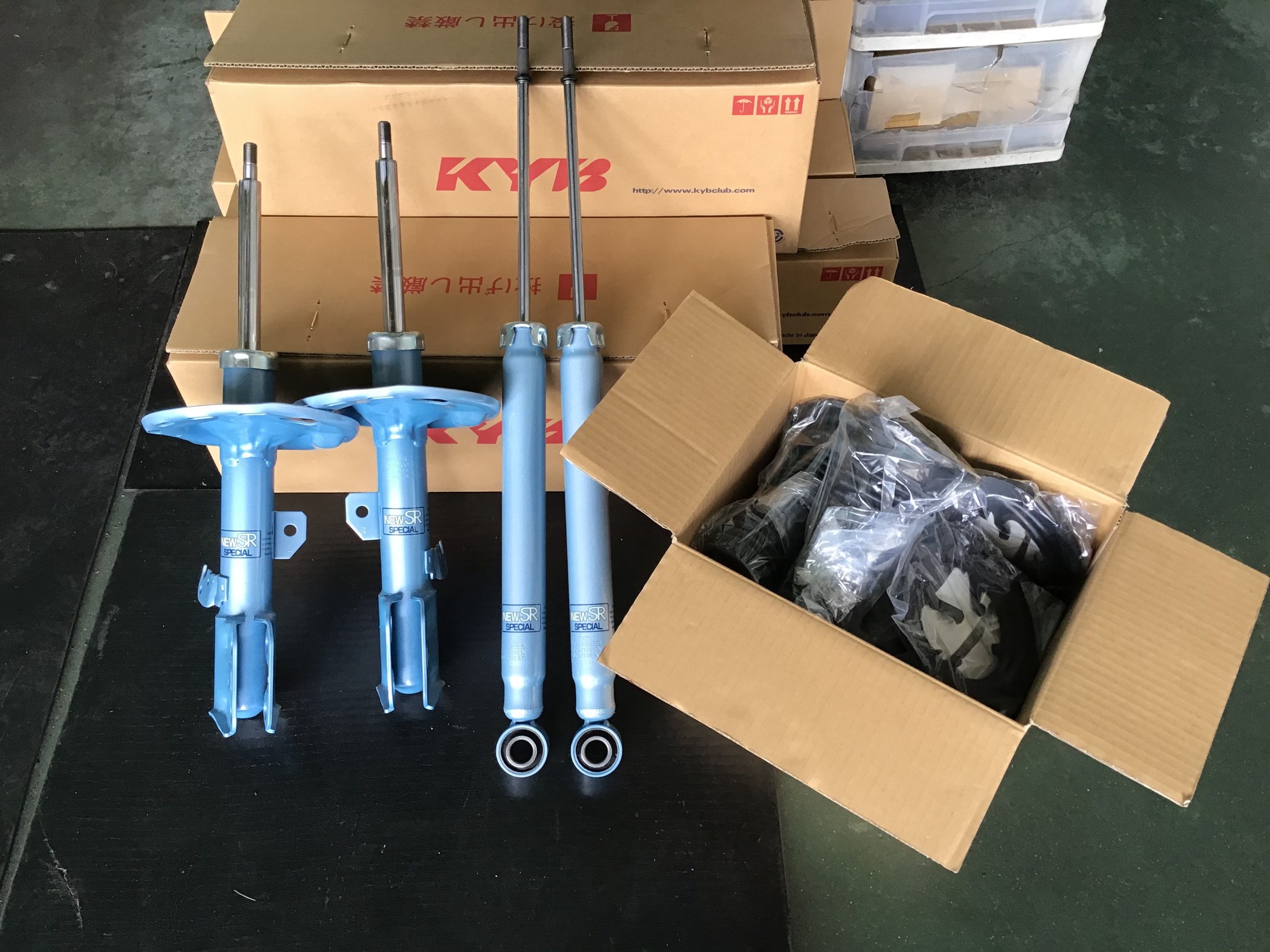 ノア ZRR75ノア 足回り交換 | 店舗おススメ情報 | タイヤ館 上越