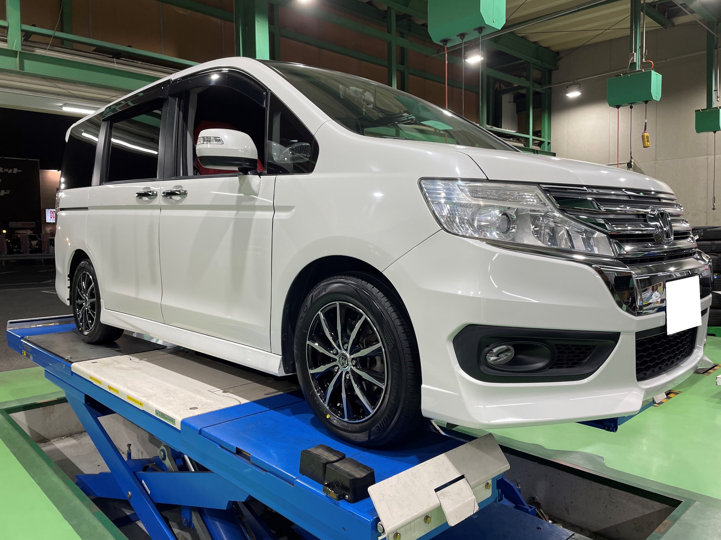 ホンダ ステップワゴン に Weds ライツレーmg を装着 ホンダ ステップワゴン ホイール タイヤ ホイール関連 タイヤ ホイール交換 スタッフ日記 タイヤ館 堺北 大阪府 和歌山県のタイヤからはじまる トータルカーメンテナンス タイヤ館グループ