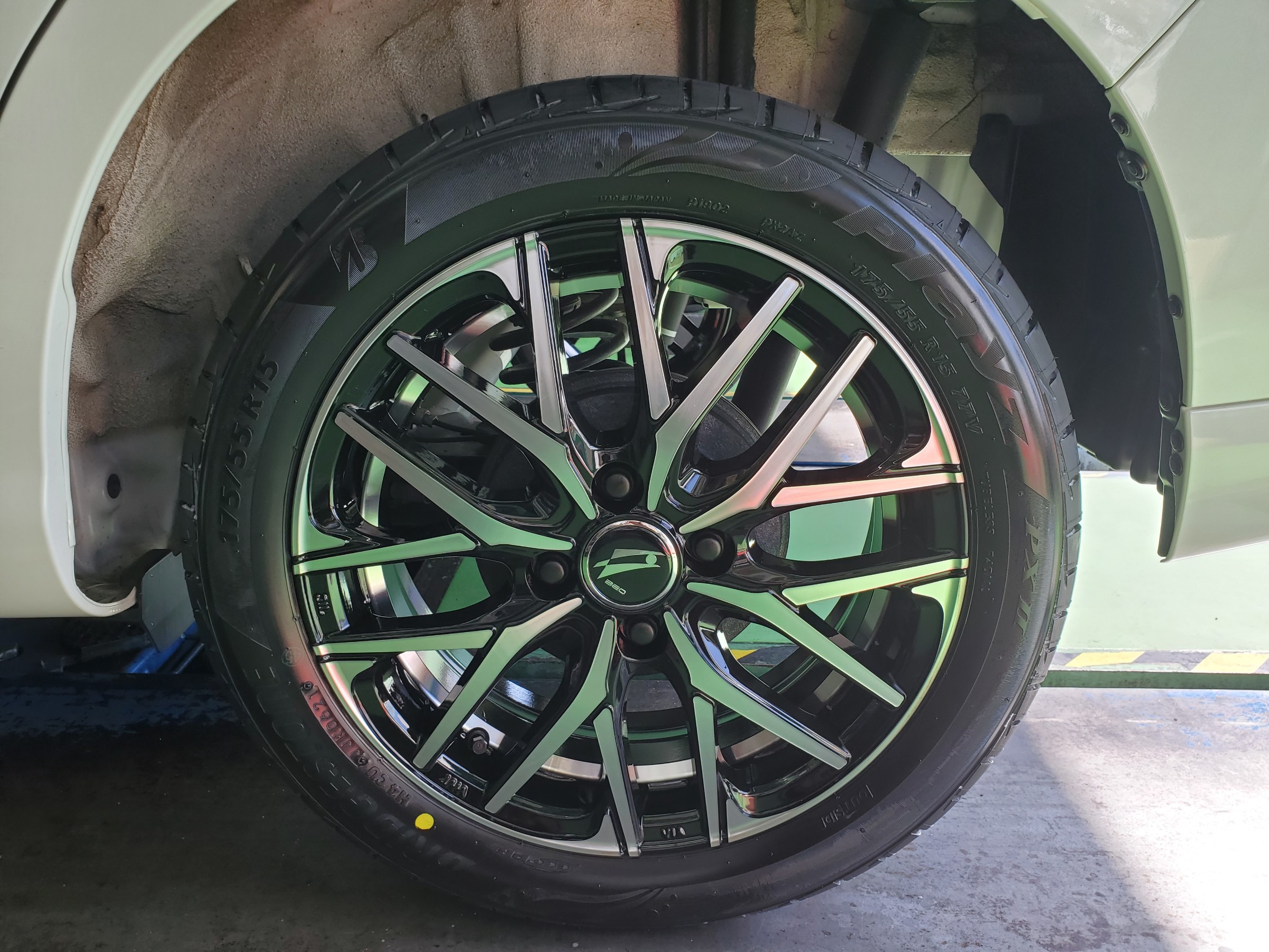 BRIDGESTONE新作ホイールBEO LUNA KC-R 装着 | サービス事例 | タイヤ