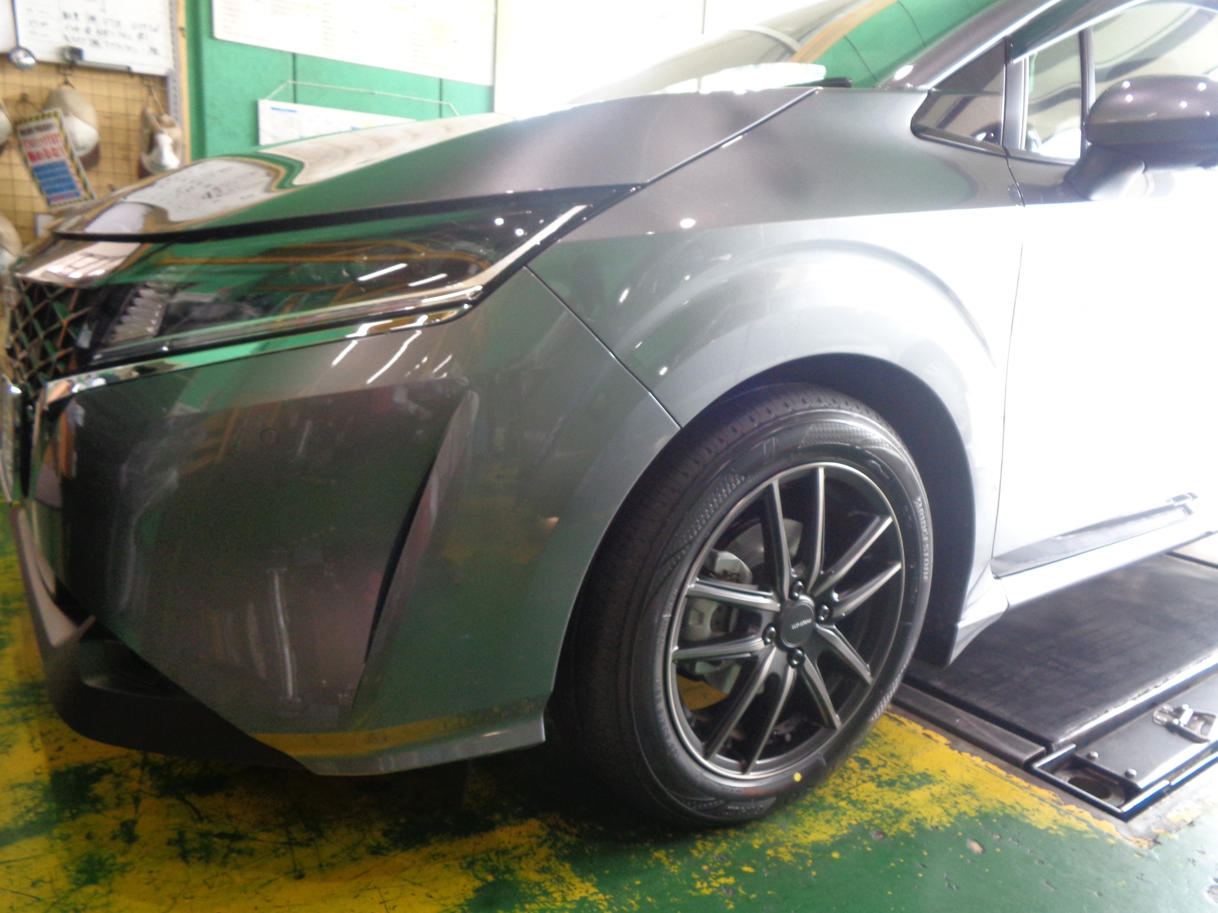 ニッサン ノート 13型 タイヤ ホイールセットのお取り付け 日産 ノート ホイール タイヤ ホイール関連 タイヤ ホイール交換 サービス事例 タイヤ館 入間 タイヤからはじまる トータルカーメンテナンス タイヤ館グループ