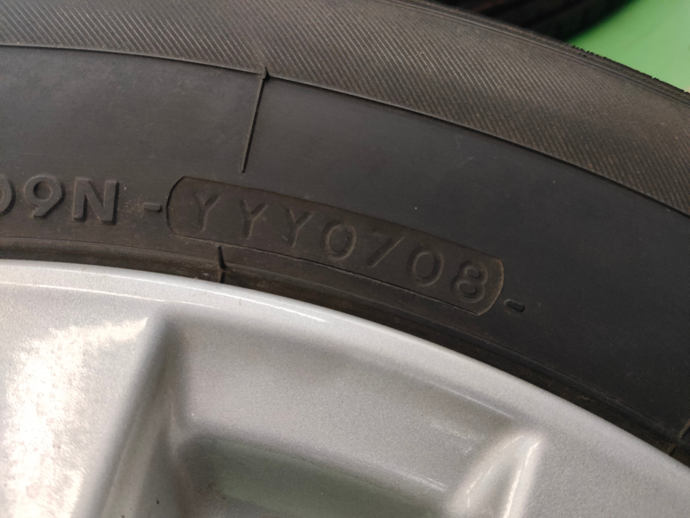 トヨタ カローラフィールダー（ZZE122G）】タイヤ交換を行いました