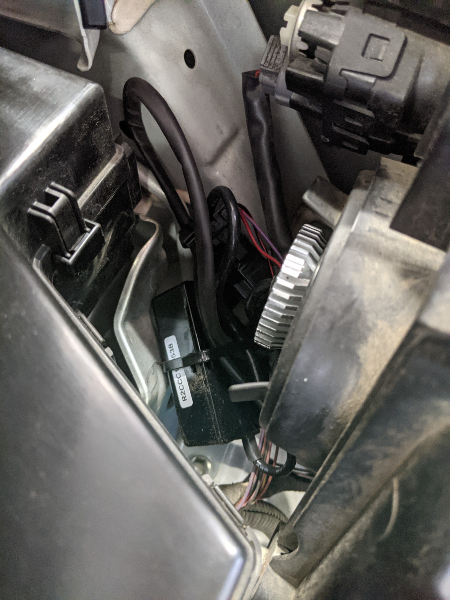 ミツビシ・eKワゴン・B11W】LEDヘッドライト取付 | 三菱 eKワゴン カー用品取付 > HID・LED 電球取付 | サービス事例 |  タイヤ館 うしく上柏田 | 茨城県のタイヤ、カー用品ショップ タイヤからはじまる、トータルカーメンテナンス タイヤ館グループ