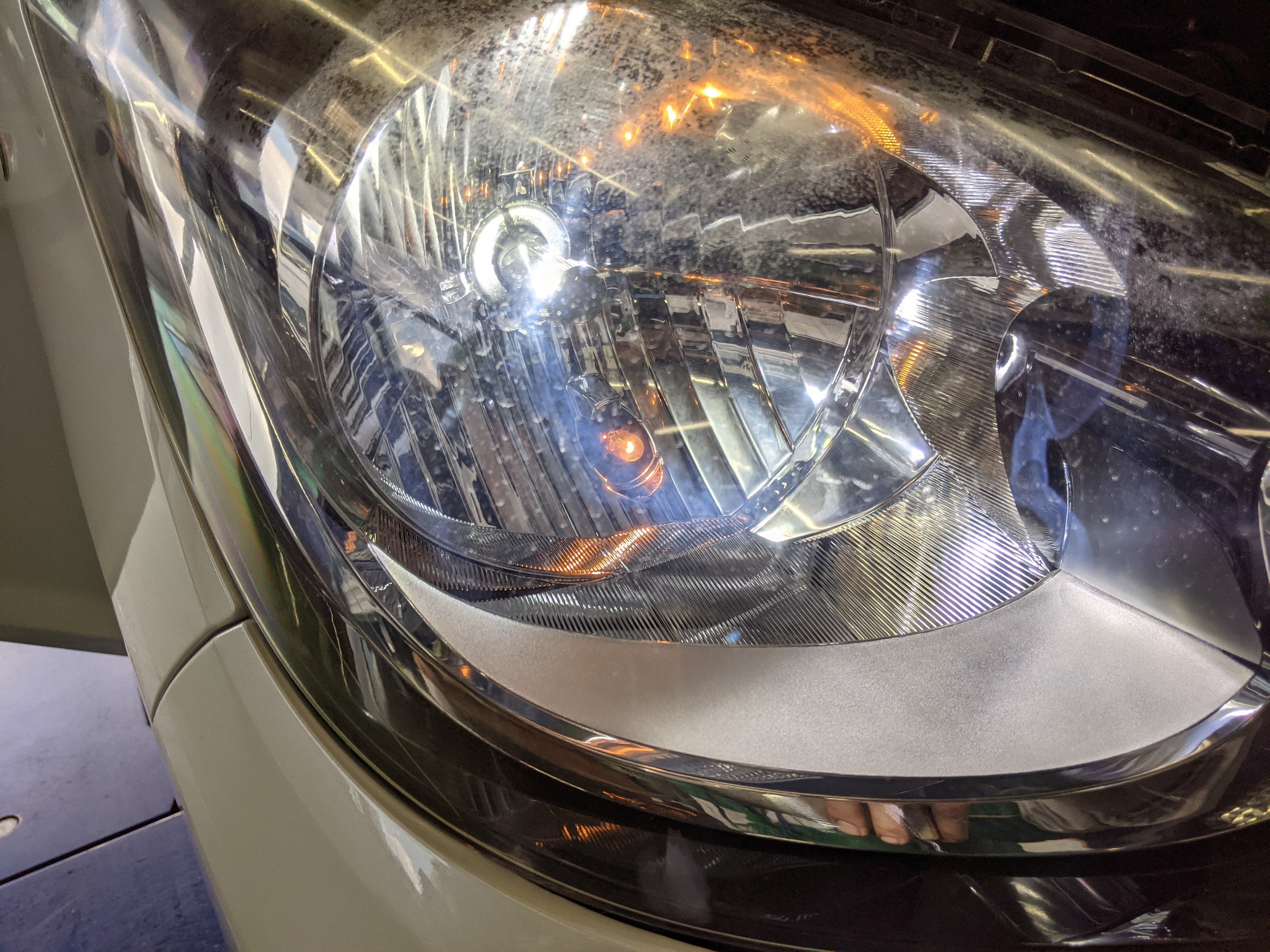 ミツビシ・eKワゴン・B11W】LEDヘッドライト取付 | 三菱 eKワゴン カー用品取付 > HID・LED 電球取付 | サービス事例 |  タイヤ館 うしく上柏田 | 茨城県のタイヤ、カー用品ショップ タイヤからはじまる、トータルカーメンテナンス タイヤ館グループ