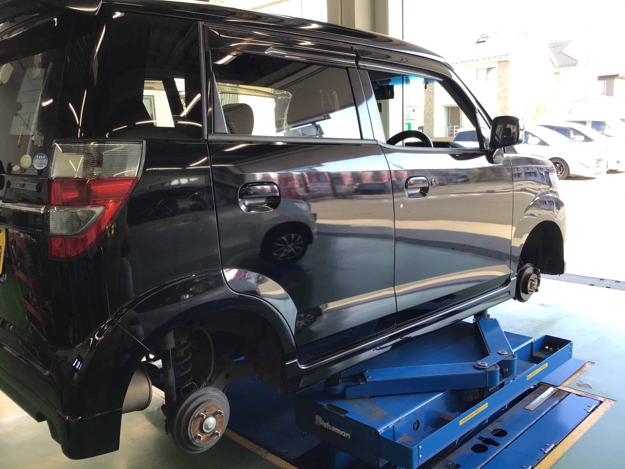 ホンダ ゼスト】タイヤ4本交換① | サービス事例 | タイヤ館 吉川
