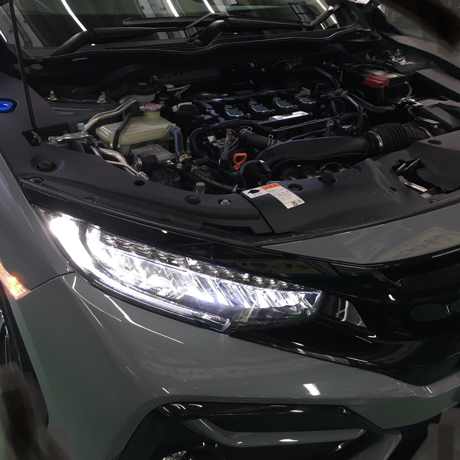 初めてのオイル交換 シビック ハッチバック ホンダ シビック メンテナンス商品 オイル関連 エンジンオイル交換 サービス事例 タイヤ館 倉吉 タイヤからはじまる トータルカーメンテナンス タイヤ館グループ