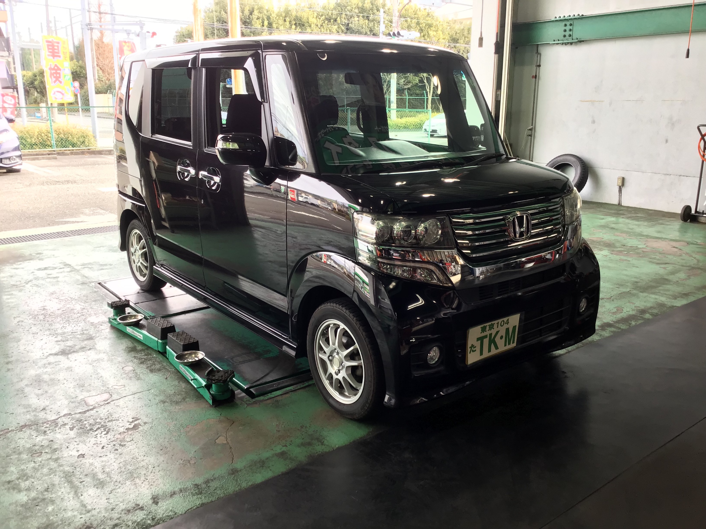 ホンダ N-BOX タイロッドエンドブーツ交換 ブレーキパッド交換 アライメント調整 | ホンダ N-BOX その他 タイヤ・ホイール関連 >  4輪トータルアライメント調整 | サービス事例 | タイヤ館 町田 | 東京都のタイヤ、カー用品ショップ タイヤからはじまる、トータルカー ...