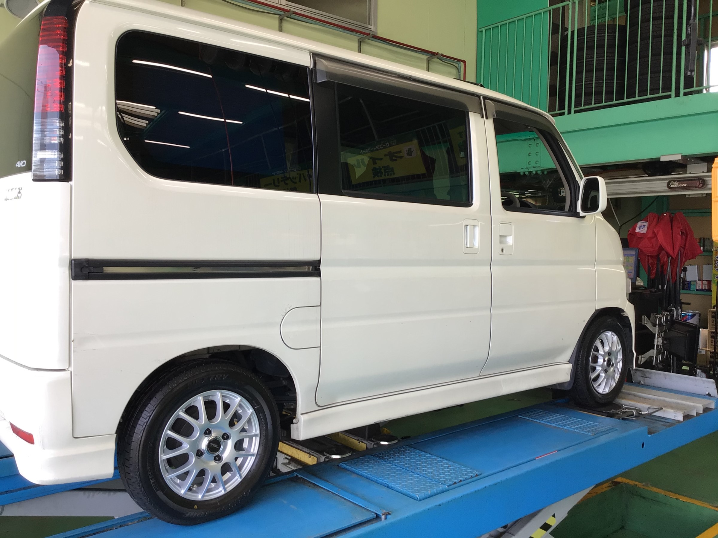 ホンダ バモス ホイールセット取付 アライメント調整 ホンダ バモス ホイール タイヤ ホイール関連 ブリヂストン セイバーリング デイトン タイヤを取扱い 窒素ガス交換 チューブレスゴムバルブ交換 アライメント調整 インチまで それ以上のサイズは