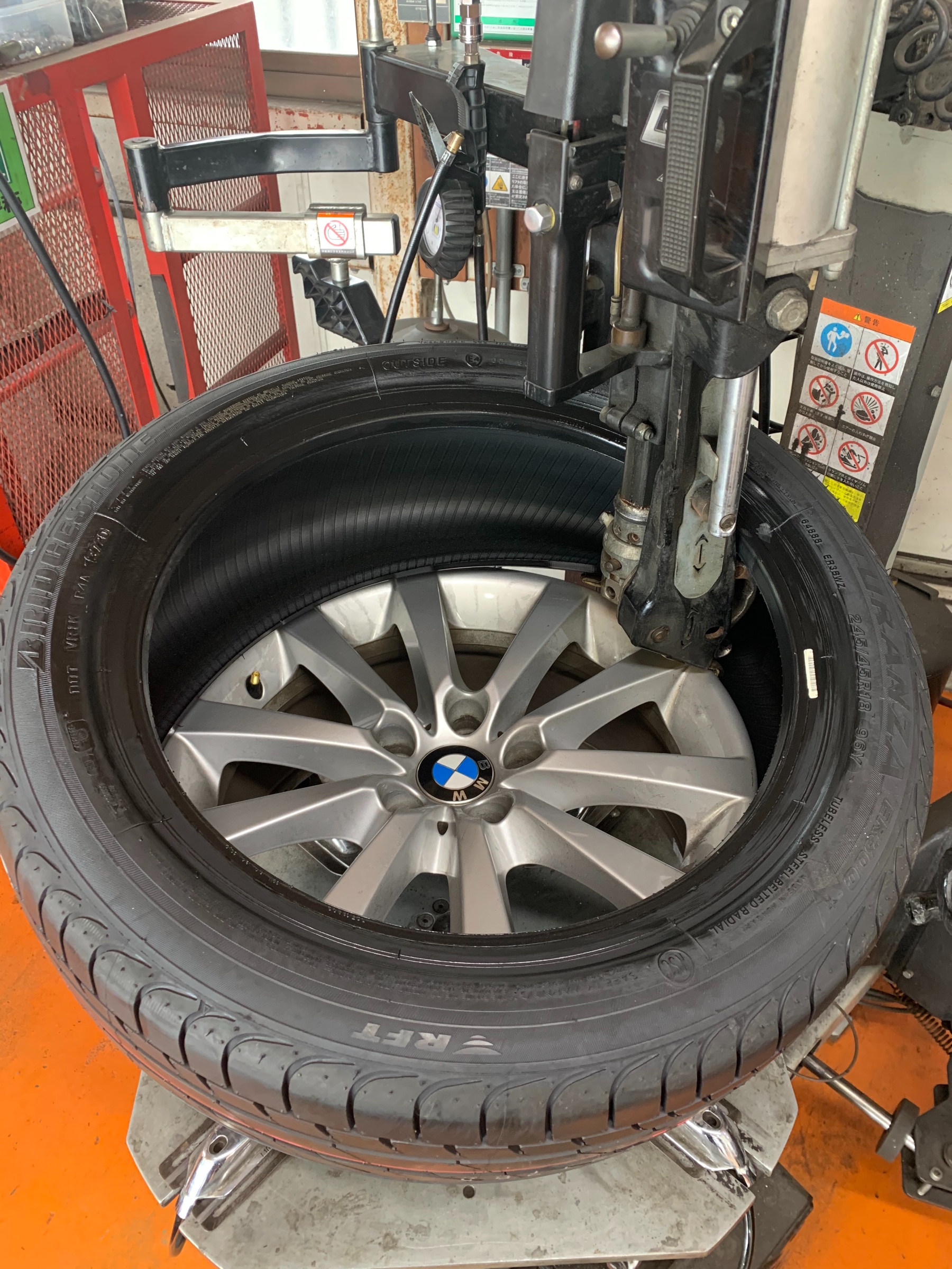Bmw 5シリーズ 持ち込みランフラットタイヤ交換 Bmw 5シリーズ タイヤ タイヤ ホイール関連 持ち込みタイヤ交換 新品 取り付け事例 タイヤ館 南久留米 タイヤからはじまる トータルカーメンテナンス タイヤ館グループ