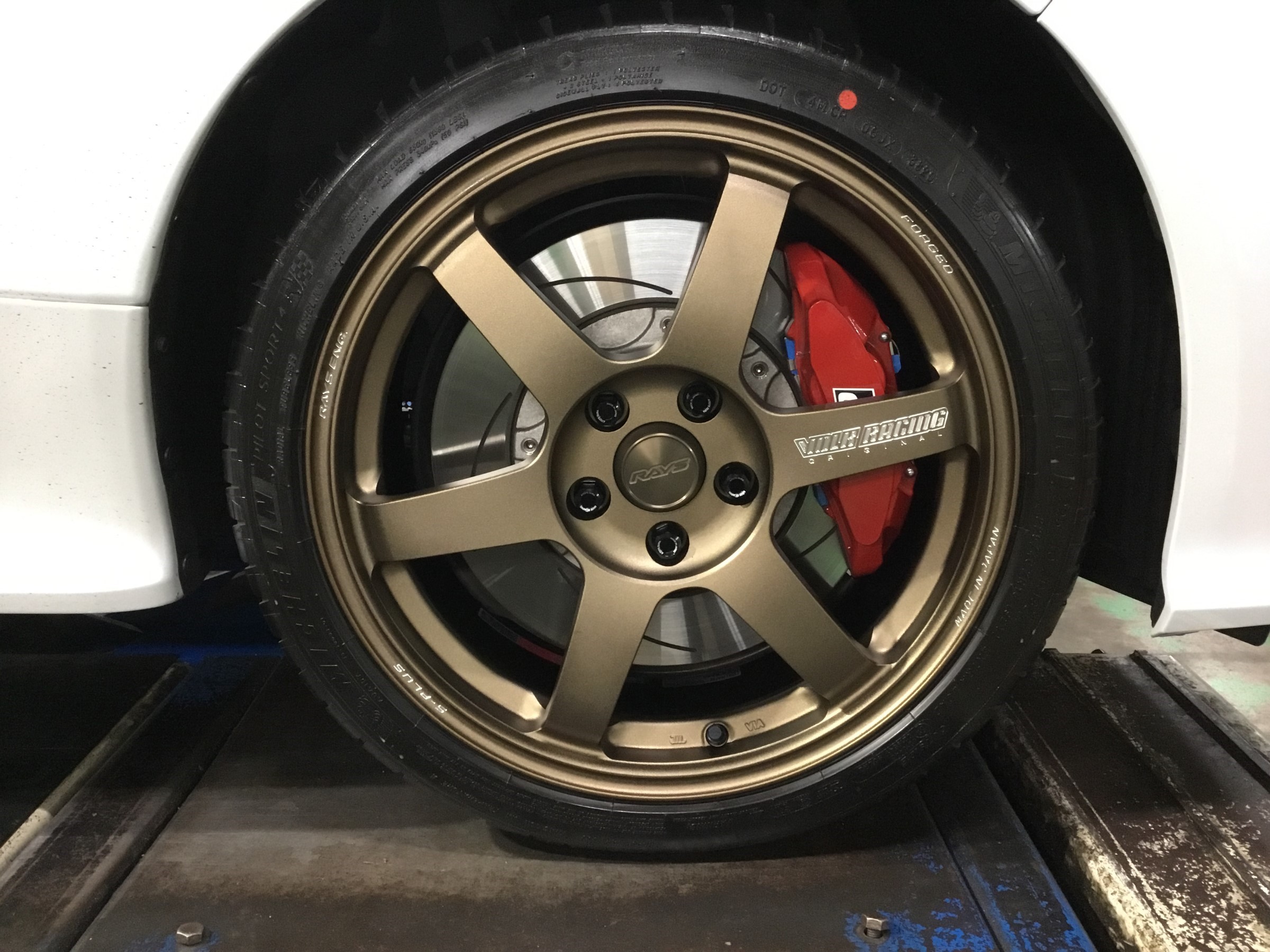 RAYS VOLKRACING TE37 SAGA（レイズ ボルクレーシング TE37 サーガ）の