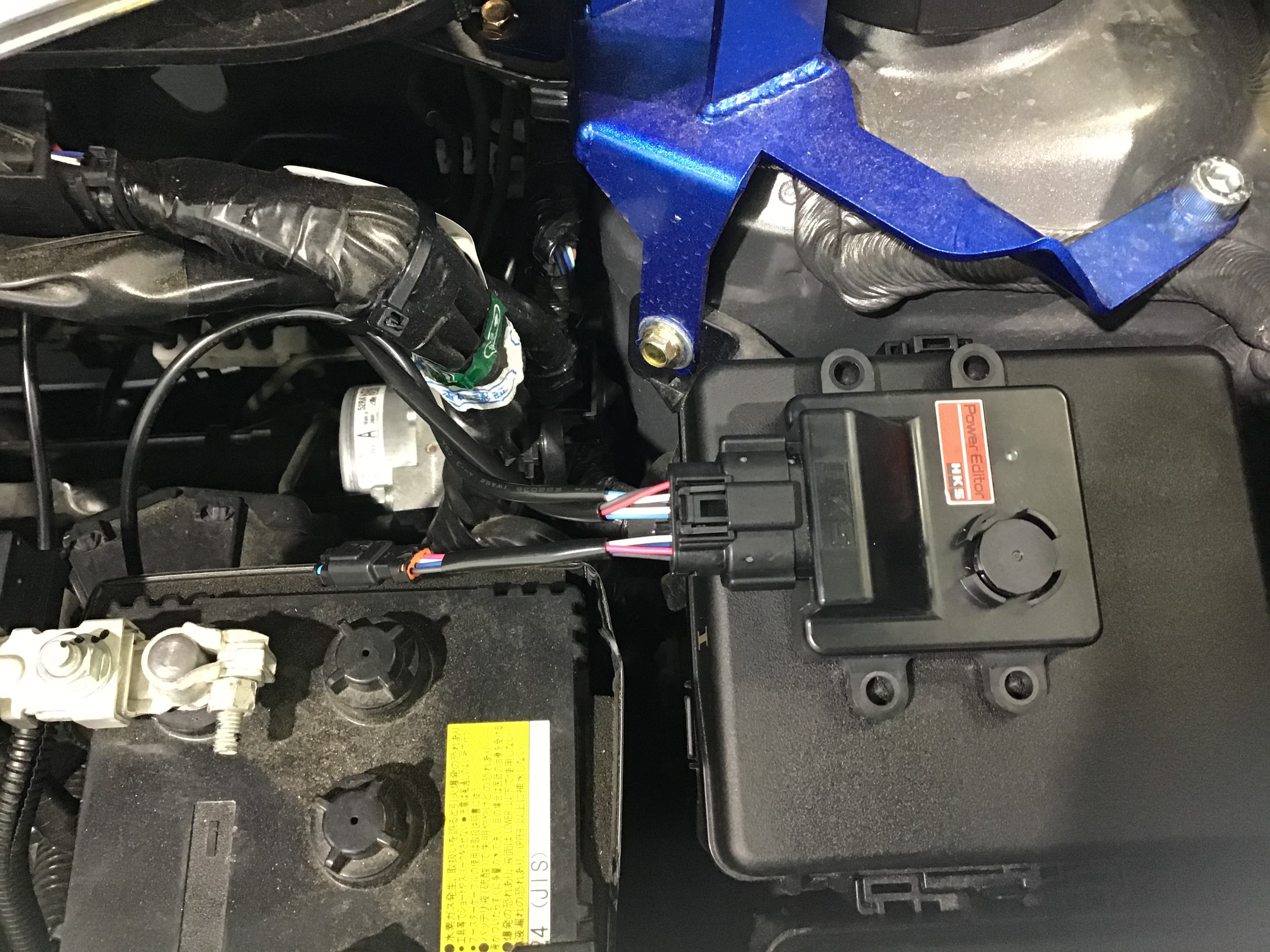 Hks パワーエディター取付 Zc33sスイフトスポーツ スズキ スイフト スポーツ その他 パーツ取付 各種用品取付 サービス事例 タイヤ館 中津川 岐阜県のタイヤ カー用品ショップ タイヤからはじまる トータルカーメンテナンス タイヤ館グループ