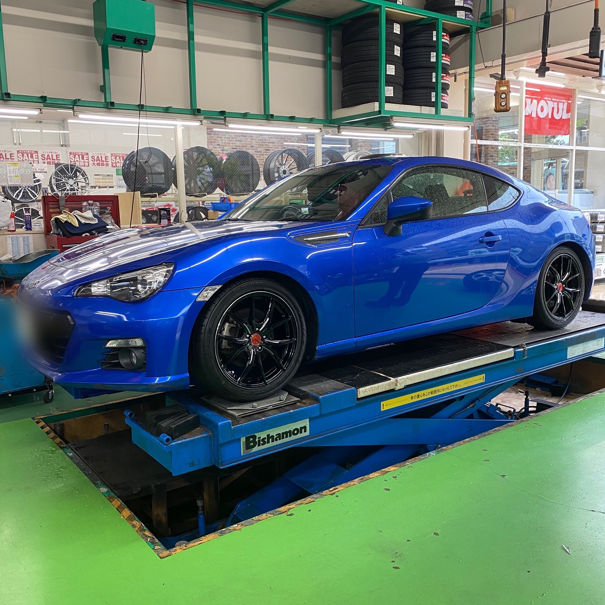 スバル BRZ (ZC6型) に プレイズ＆RAYS グラムライツ57FXX装着