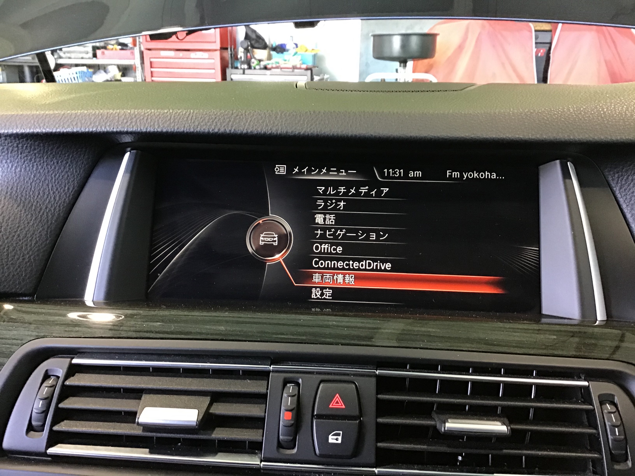 BMW エンジンオイル交換 | BMW メンテナンス商品 オイル関連 > エンジンオイル交換 | サービス事例 | タイヤ館 町田 |  東京都のタイヤ、カー用品ショップ タイヤからはじまる、トータルカーメンテナンス タイヤ館グループ