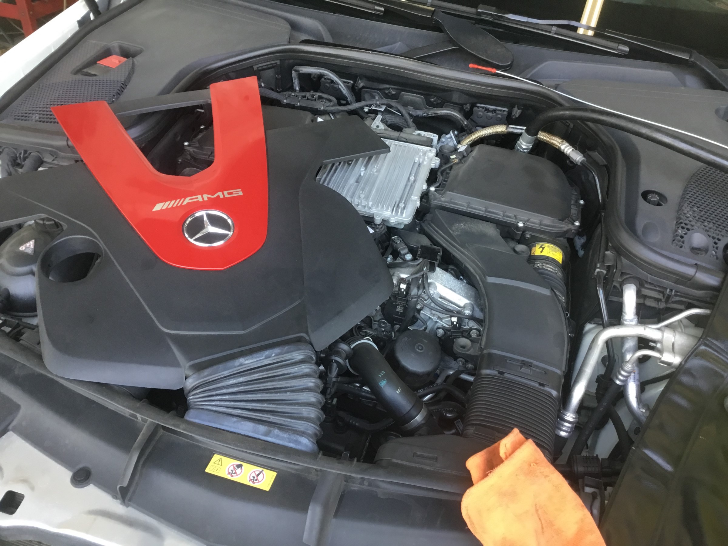 AMG E53 オイル交換 メルセデス・ベンツ Eクラス メンテナンス商品 オイル関連 > エンジンオイル交換 サービス事例