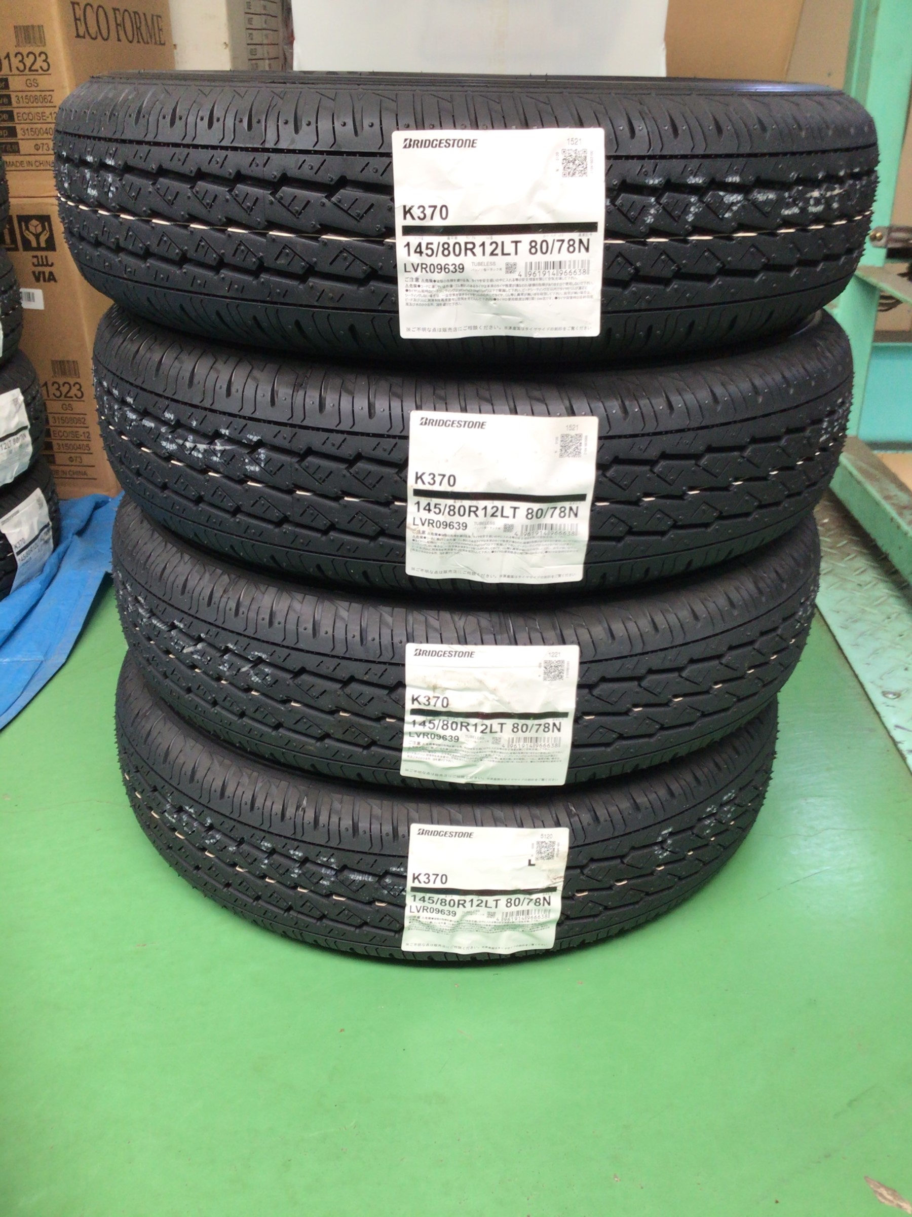 バンタイヤ 185/R14 LT バンタイヤ 114.3 5穴