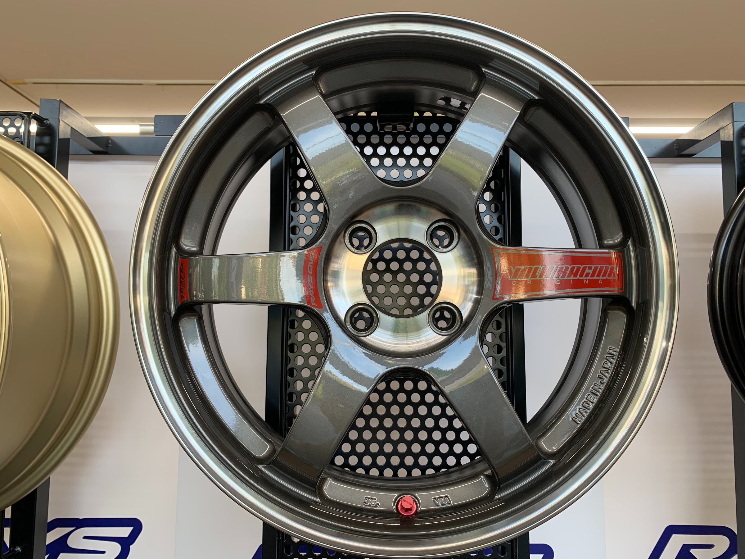 タイヤ・ホイール RAYS 2 RAYS HOMURA 2×7FT spec-M 登場 | 秋山タイヤホームページ