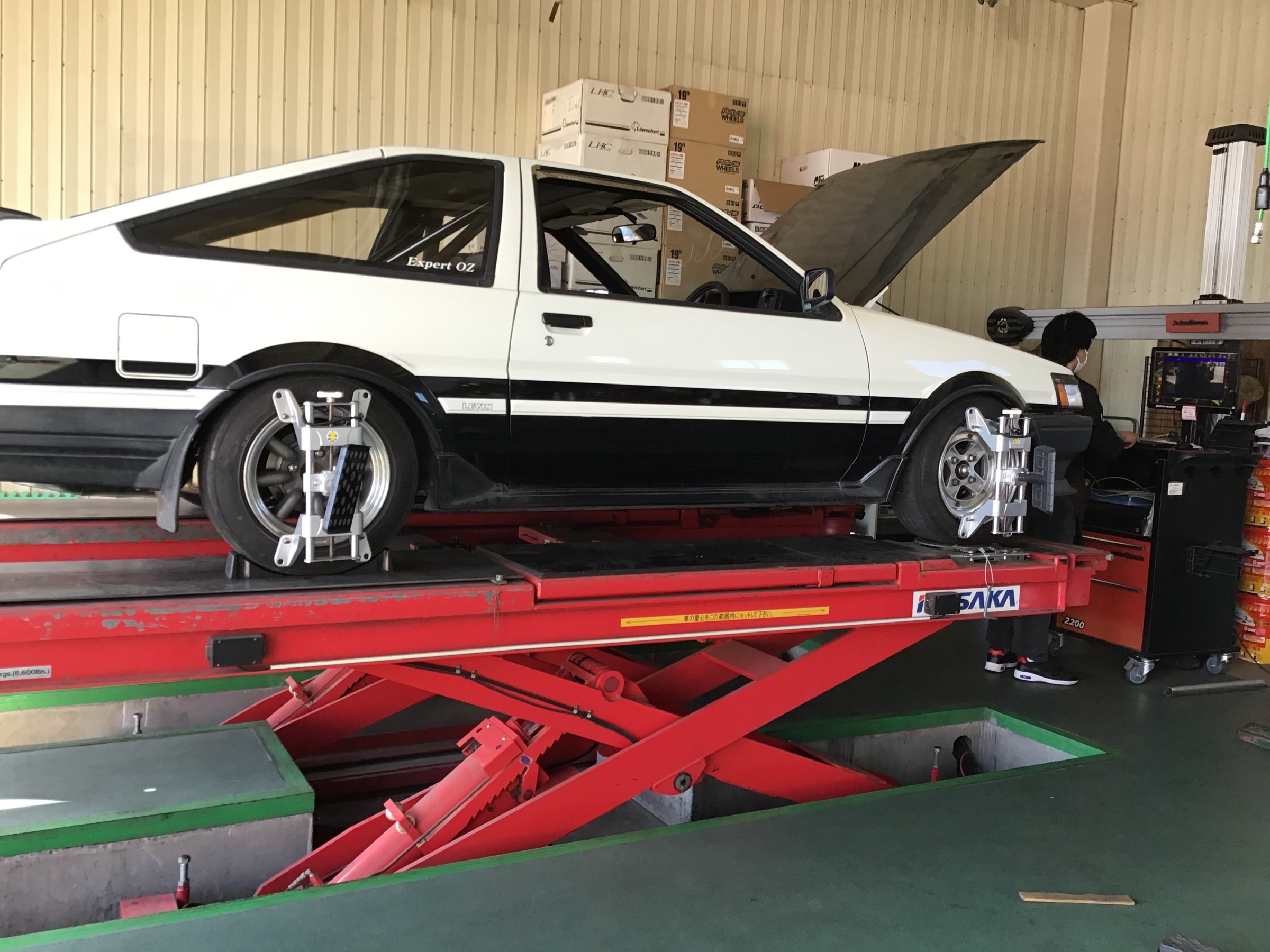 AE86レビン　アライメント作業