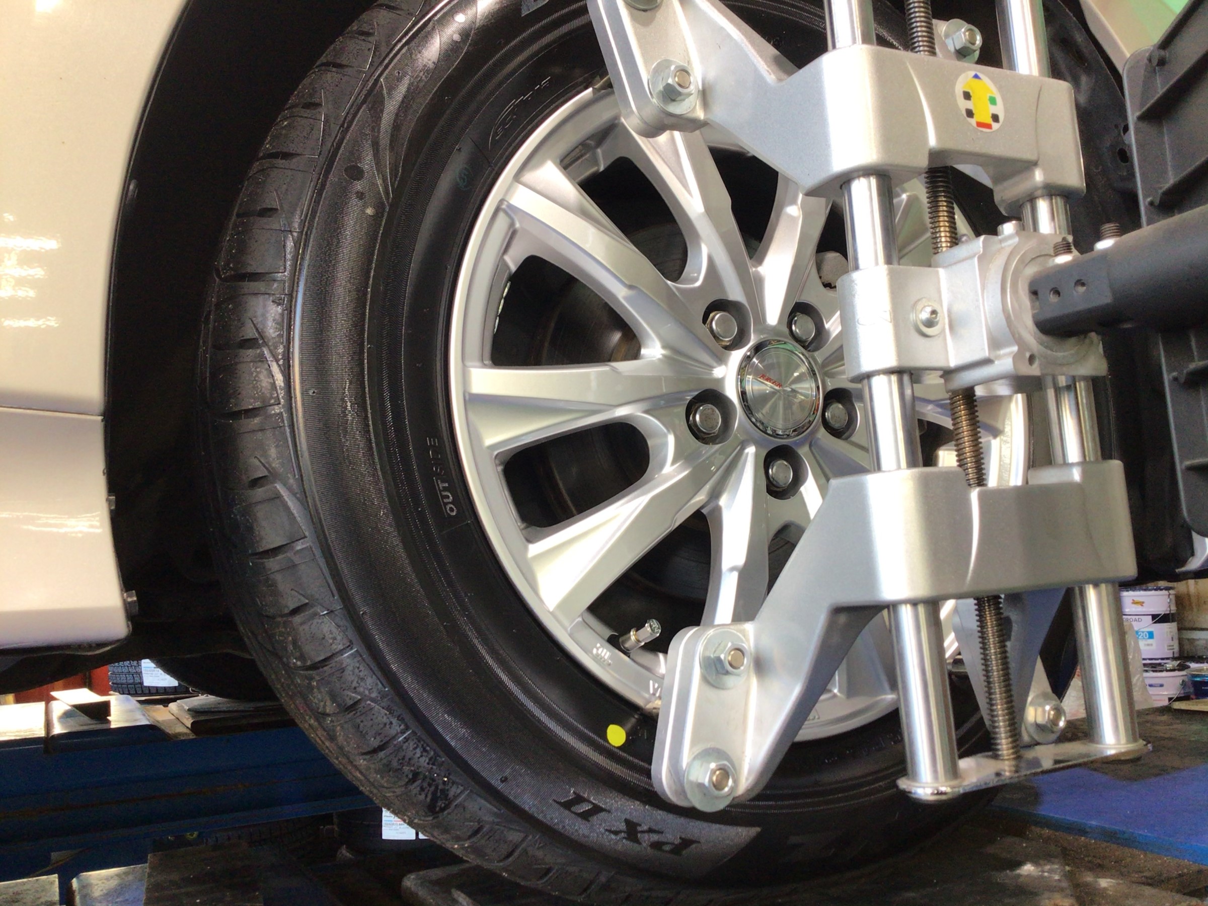 プリウス タイヤ アライメント トヨタ プリウス タイヤ タイヤ ホイール関連 タイヤ ホイール交換 サービス事例 タイヤ館 函館桔梗 タイヤからはじまる トータルカーメンテナンス タイヤ館グループ