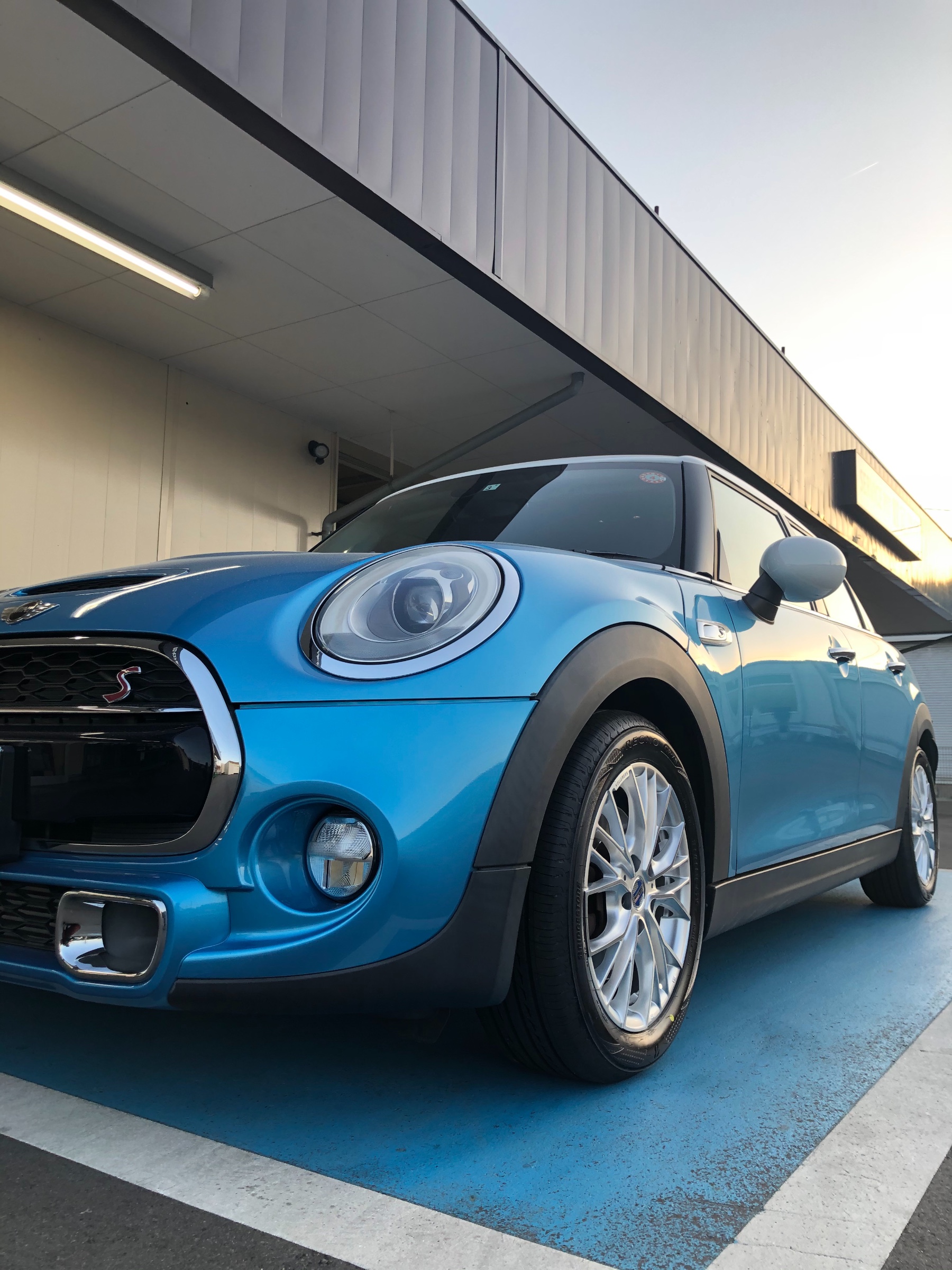 F55 MINI 5dr ケレナーズ エルツ取付！ | BMW MINI タイヤ タイヤ