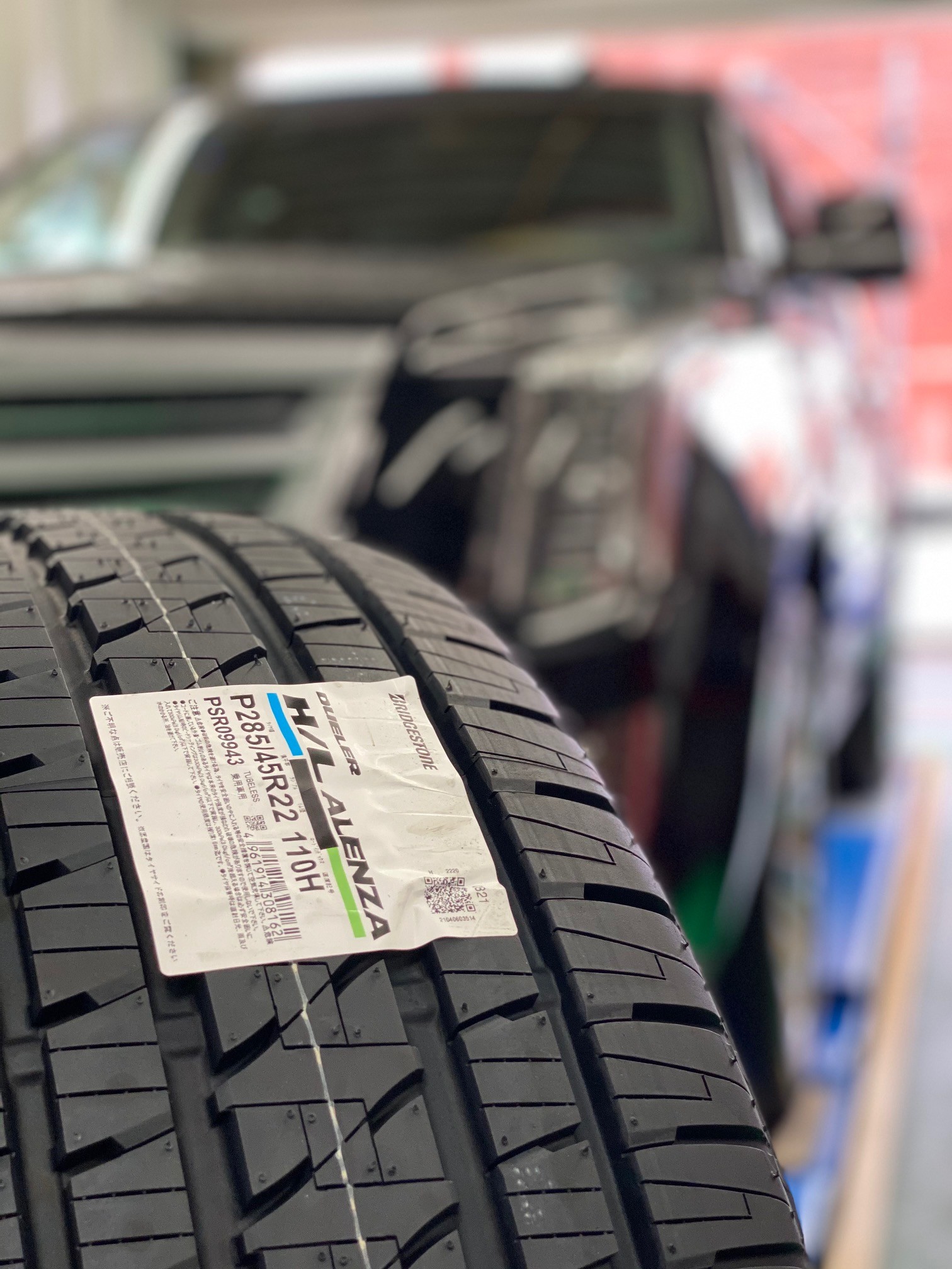 キャデラック エスカレード 22インチ タイヤ交換 キャデラック タイヤ タイヤ ホイール関連 タイヤ ホイール交換 サービス事例 タイヤ館 瀬谷 神奈川県のタイヤ カー用品ショップ タイヤからはじまる トータルカーメンテナンス タイヤ館グループ