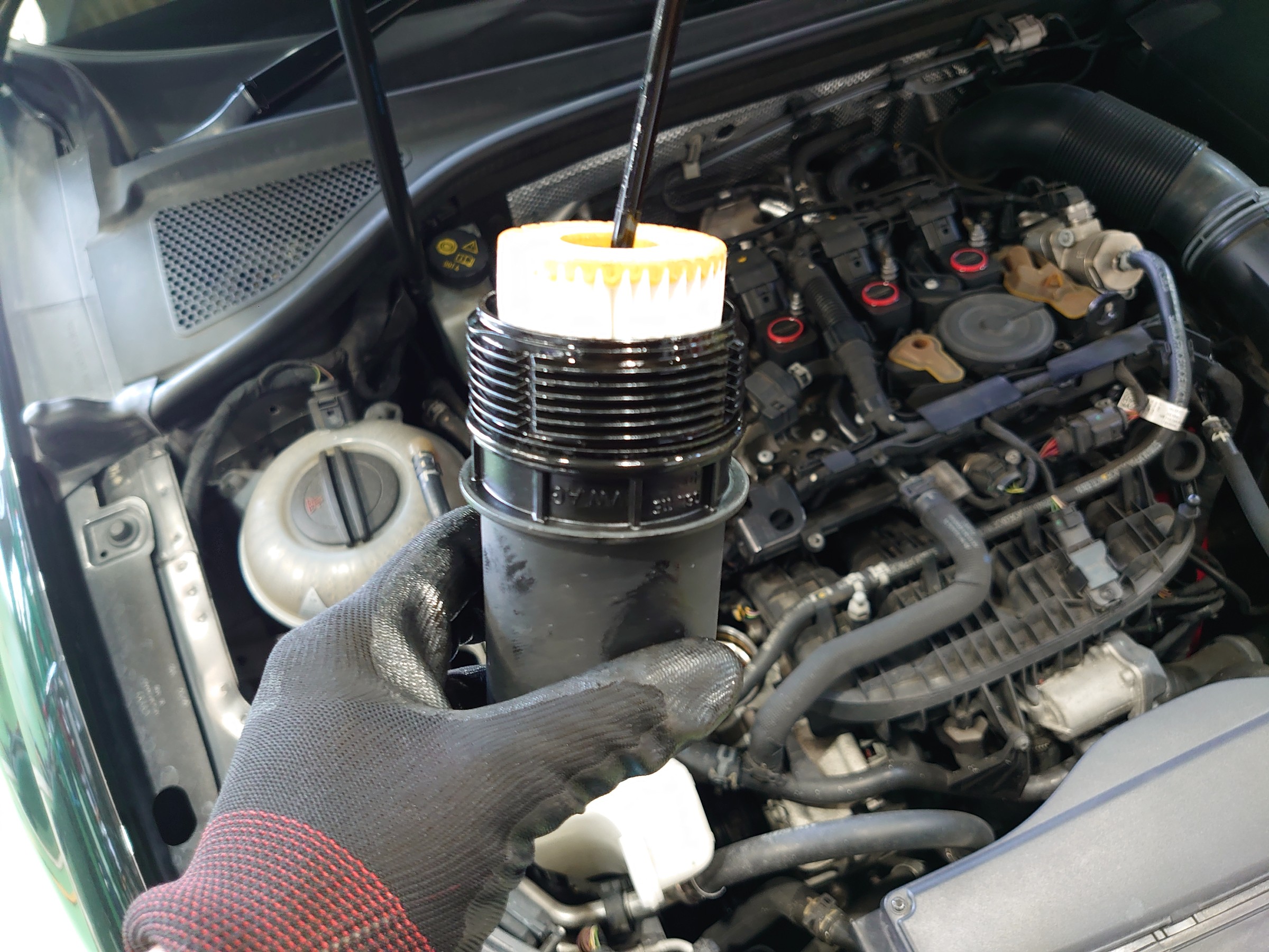 Audi S3 8V のエンジンオイル交換しました！ アウディ S3 メンテナンス商品 オイル関連 > エンジンオイル交換 技術サービス施工事例 タイヤ館 福岡東 タイヤから