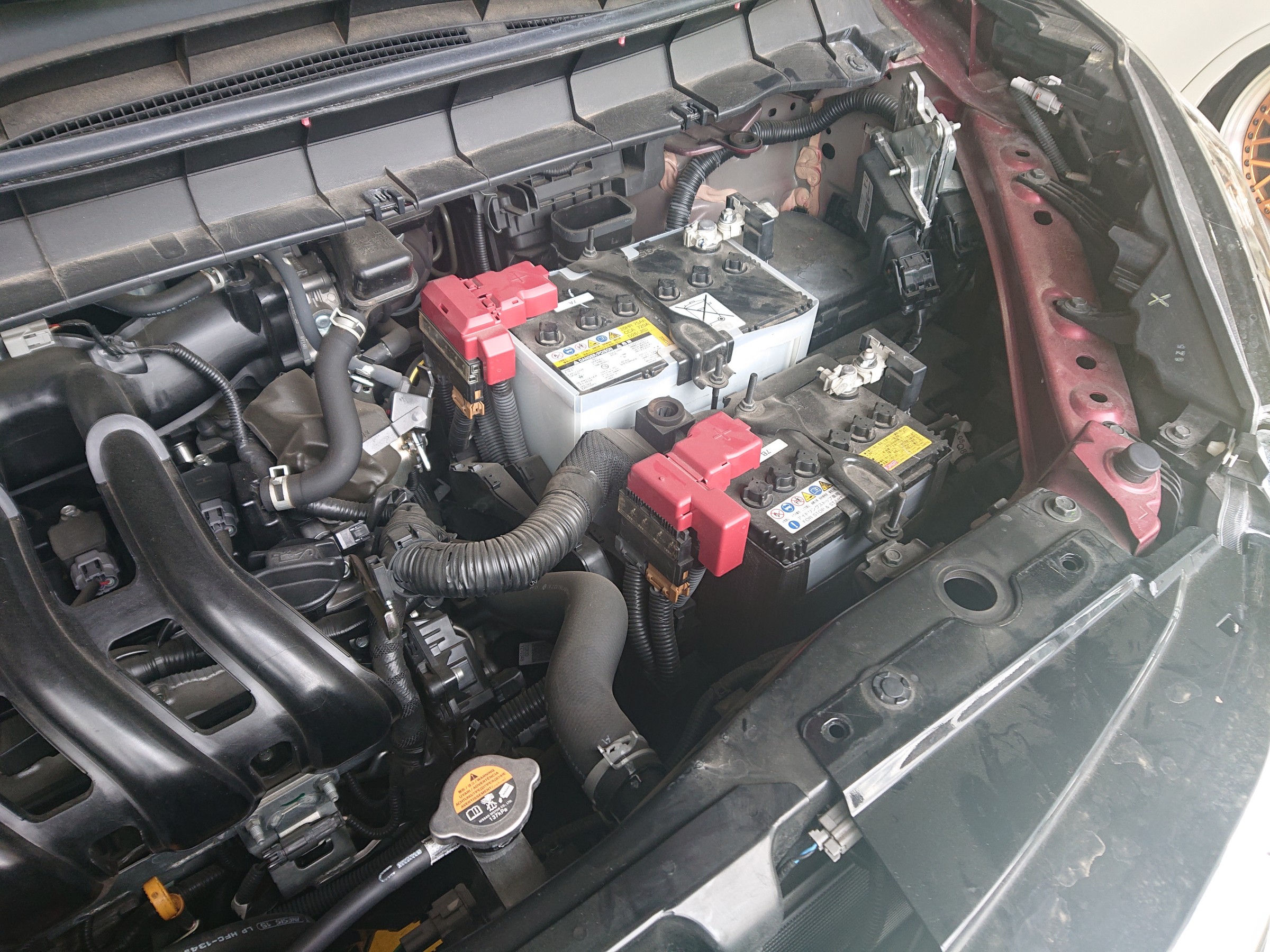 ニッサン セレナ C27 バッテリー交換作業 日産 セレナ メンテナンス商品 パーツ取付 Hid取付ホーン取付エアコンフィルター取付バッテリー取付各種エアフィルター取付ワイパーブレード取付 サービス事例 タイヤ館 川口 タイヤからはじまる トータルカー