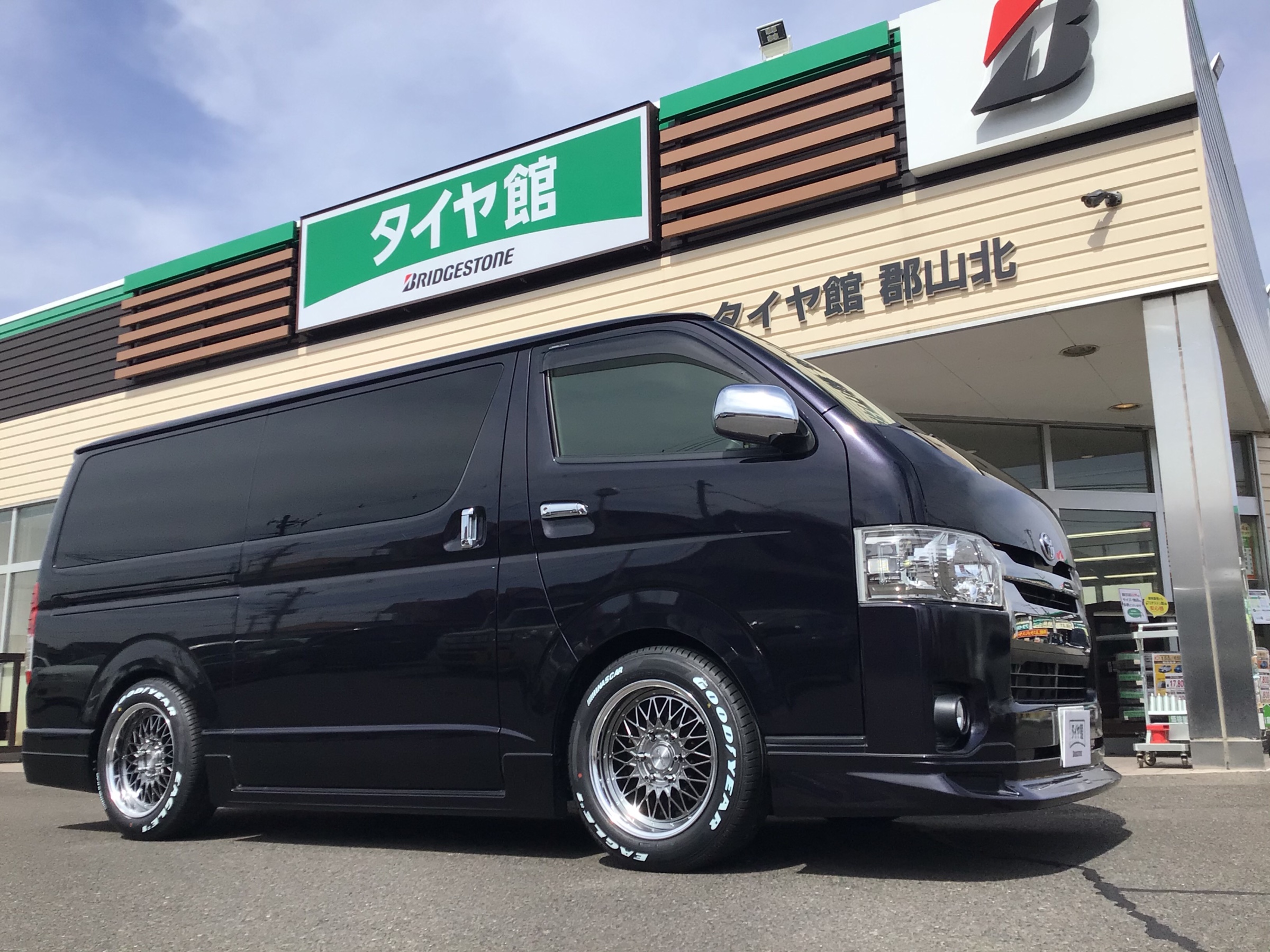 ハイエース エセックス ENCM 17inch取り付け | サービス事例 | タイヤ