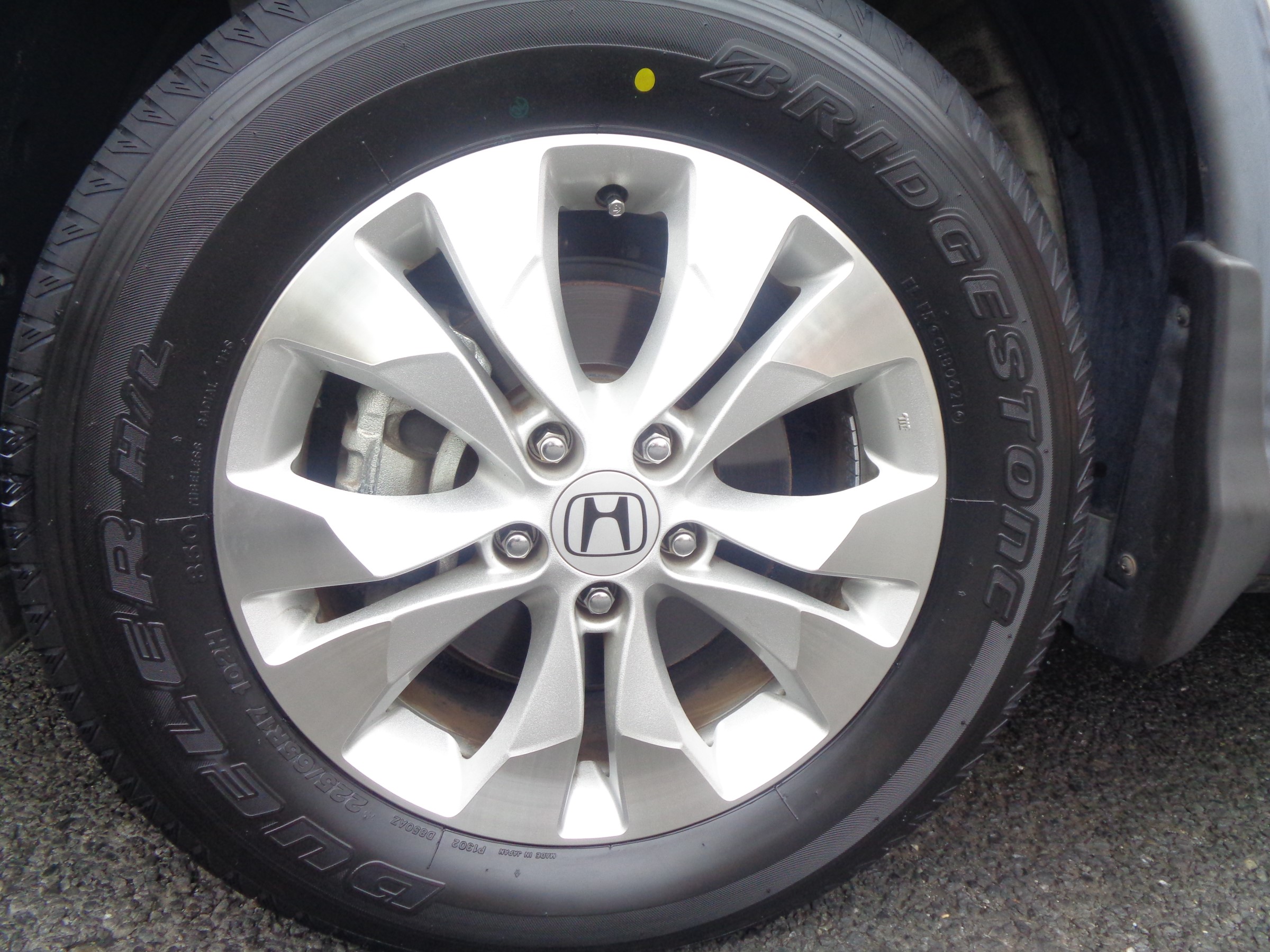 ホンダ：CRVのタイヤ交換 ホンダ CRV タイヤ サービス事例 タイヤ館 入間 タイヤからはじまる、トータルカー