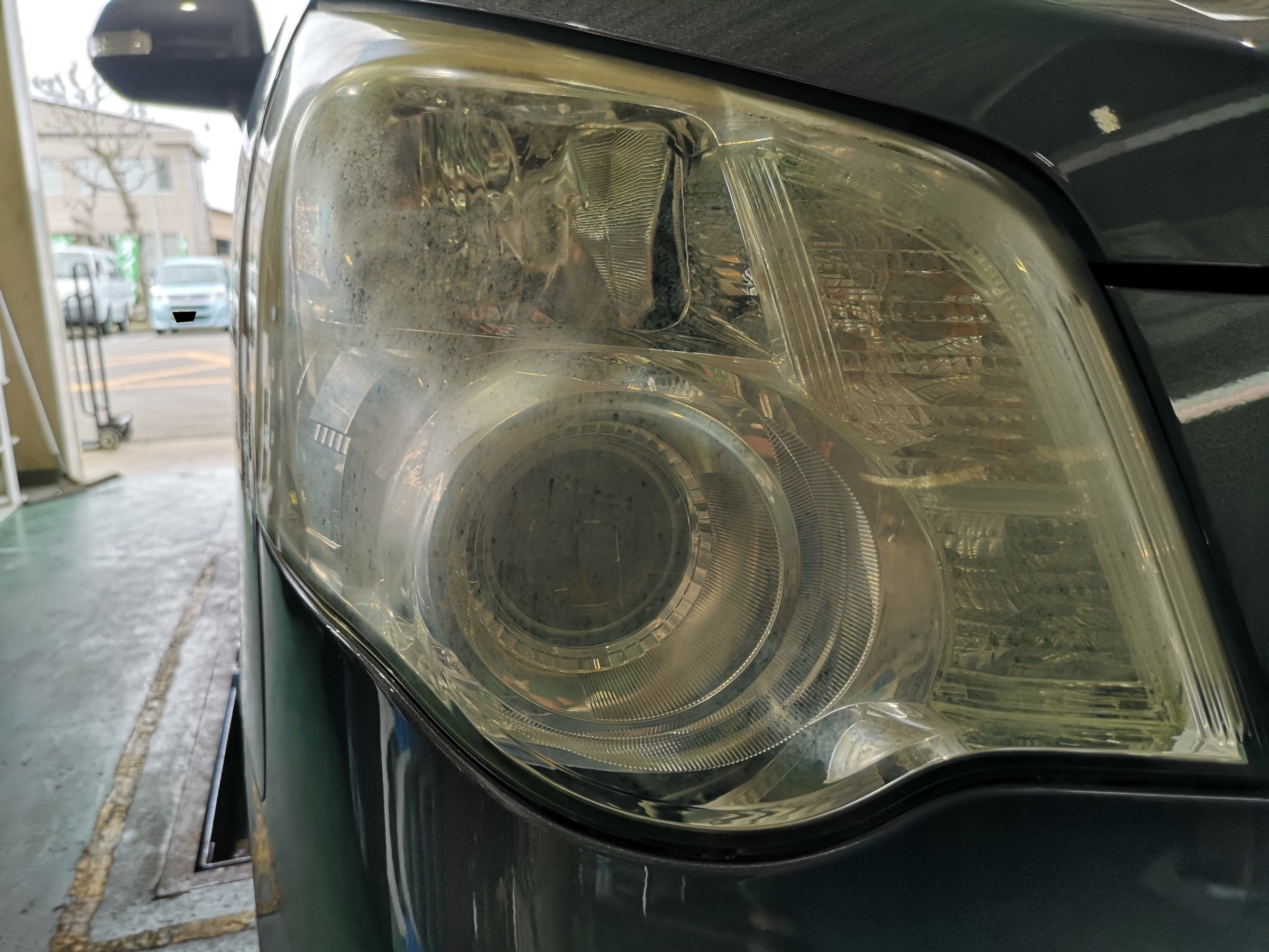 トヨタ ノア ヘッドライト磨き コーティング トヨタ ノア メンテナンス商品 サービス事例 タイヤ館 秋田 秋田県のタイヤ カー用品ショップ タイヤからはじまる トータルカーメンテナンス タイヤ館グループ