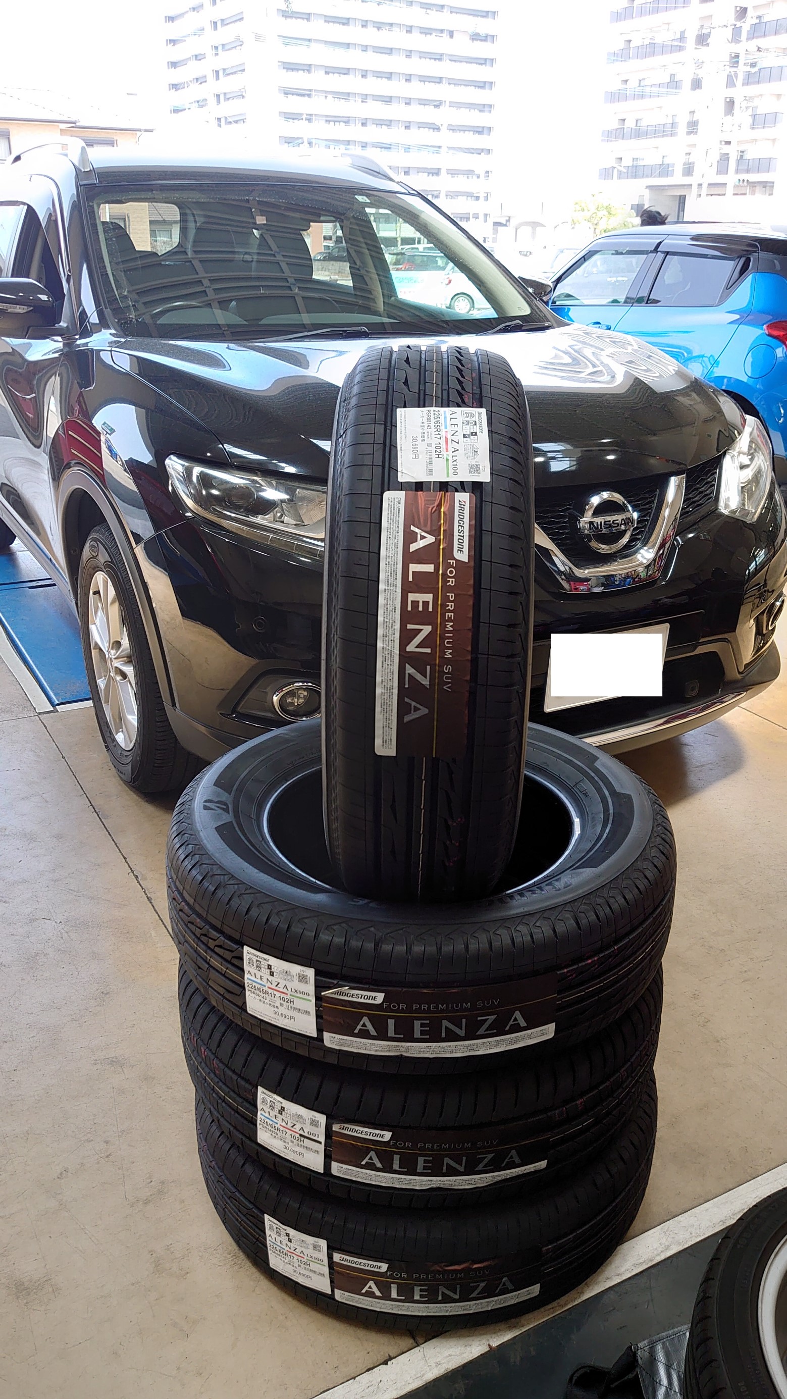 ニッサン X-TRAIL（NT32) タイヤ交換 225/65R17 ALENZA LX100 | 日産
