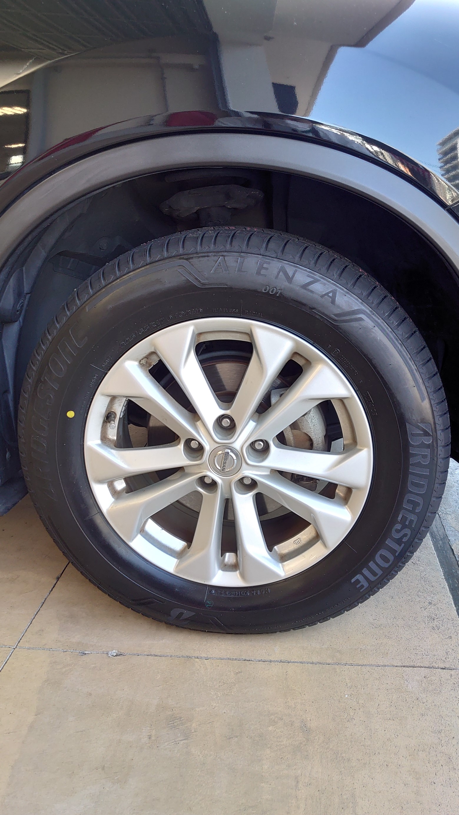ニッサン X-TRAIL（NT32) タイヤ交換 225/65R17 ALENZA LX100 | 日産